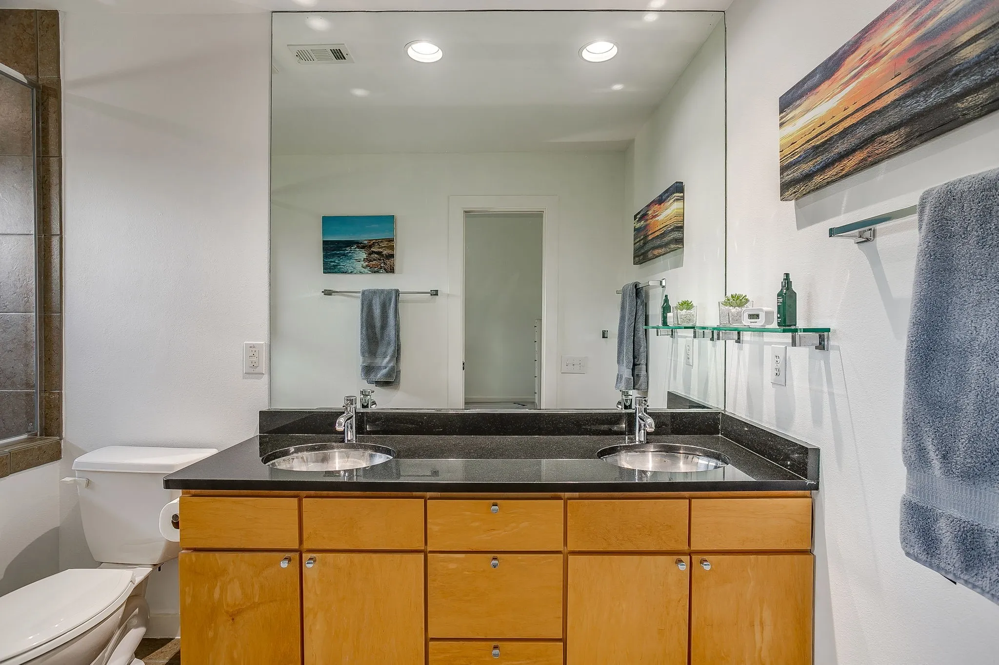 Townhouse For Sale in Dallas County , 1429 Caddo Street G, Dallas, Texas 75204, 2 Bedroom, 2 Bathroom, 2 Garage spaces, 1,808 Sqft, built in 2004, mls#21397087, Real Estate Agent in Dallas, Homes For Sale in Dallas county, Homes For Sale in Dallas, Realtor in Dallas Texas, Real Estate Brokerage Independent Realty Texas, Luminita Cordes Realtor