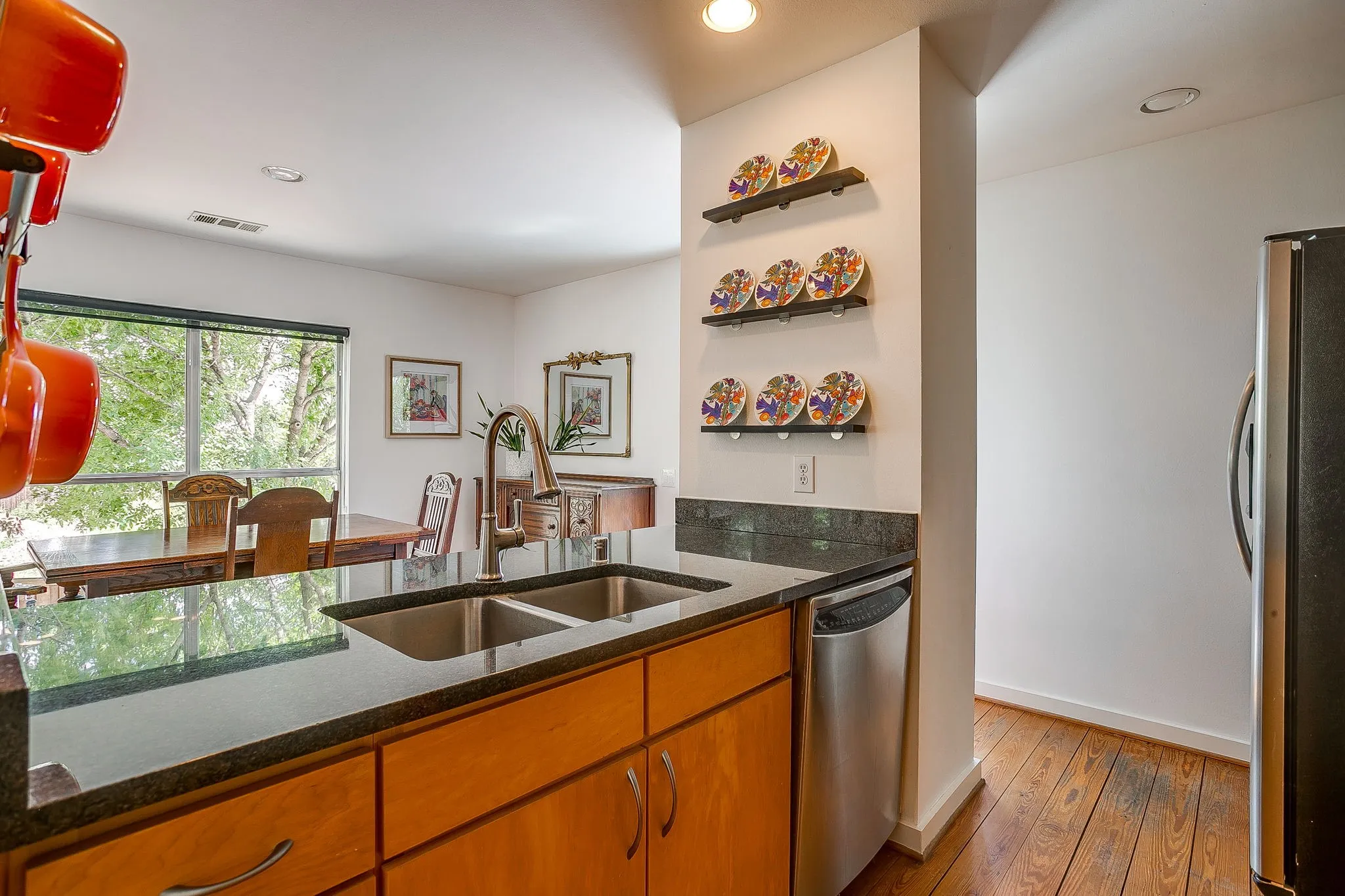 Townhouse For Sale in Dallas County , 1429 Caddo Street G, Dallas, Texas 75204, 2 Bedroom, 2 Bathroom, 2 Garage spaces, 1,808 Sqft, built in 2004, mls#21397087, Real Estate Agent in Dallas, Homes For Sale in Dallas county, Homes For Sale in Dallas, Realtor in Dallas Texas, Real Estate Brokerage Independent Realty Texas, Luminita Cordes Realtor
