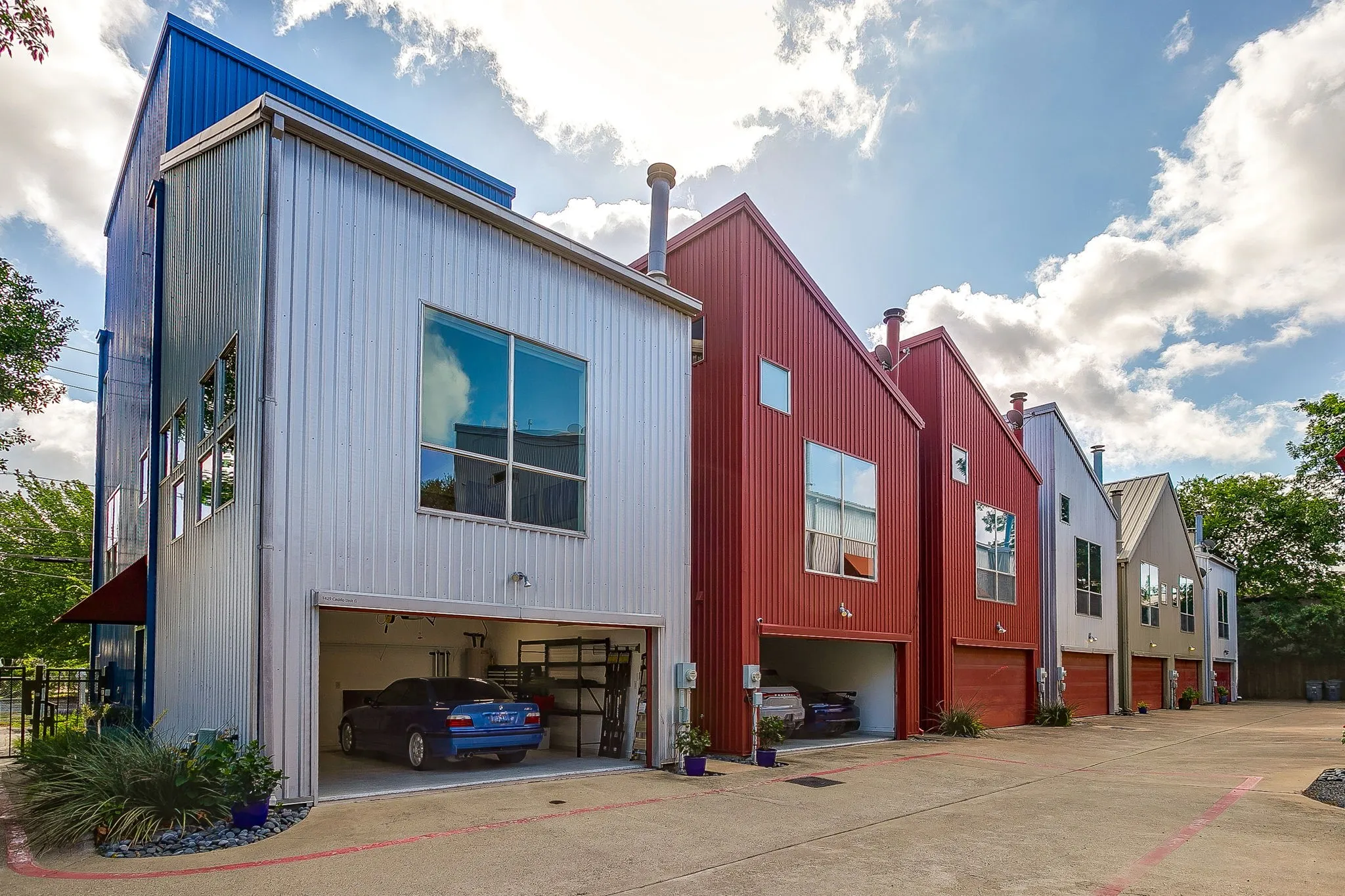 Townhouse For Sale in Dallas County , 1429 Caddo Street G, Dallas, Texas 75204, 2 Bedroom, 2 Bathroom, 2 Garage spaces, 1,808 Sqft, built in 2004, mls#21397087, Real Estate Agent in Dallas, Homes For Sale in Dallas county, Homes For Sale in Dallas, Realtor in Dallas Texas, Real Estate Brokerage Independent Realty Texas, Luminita Cordes Realtor