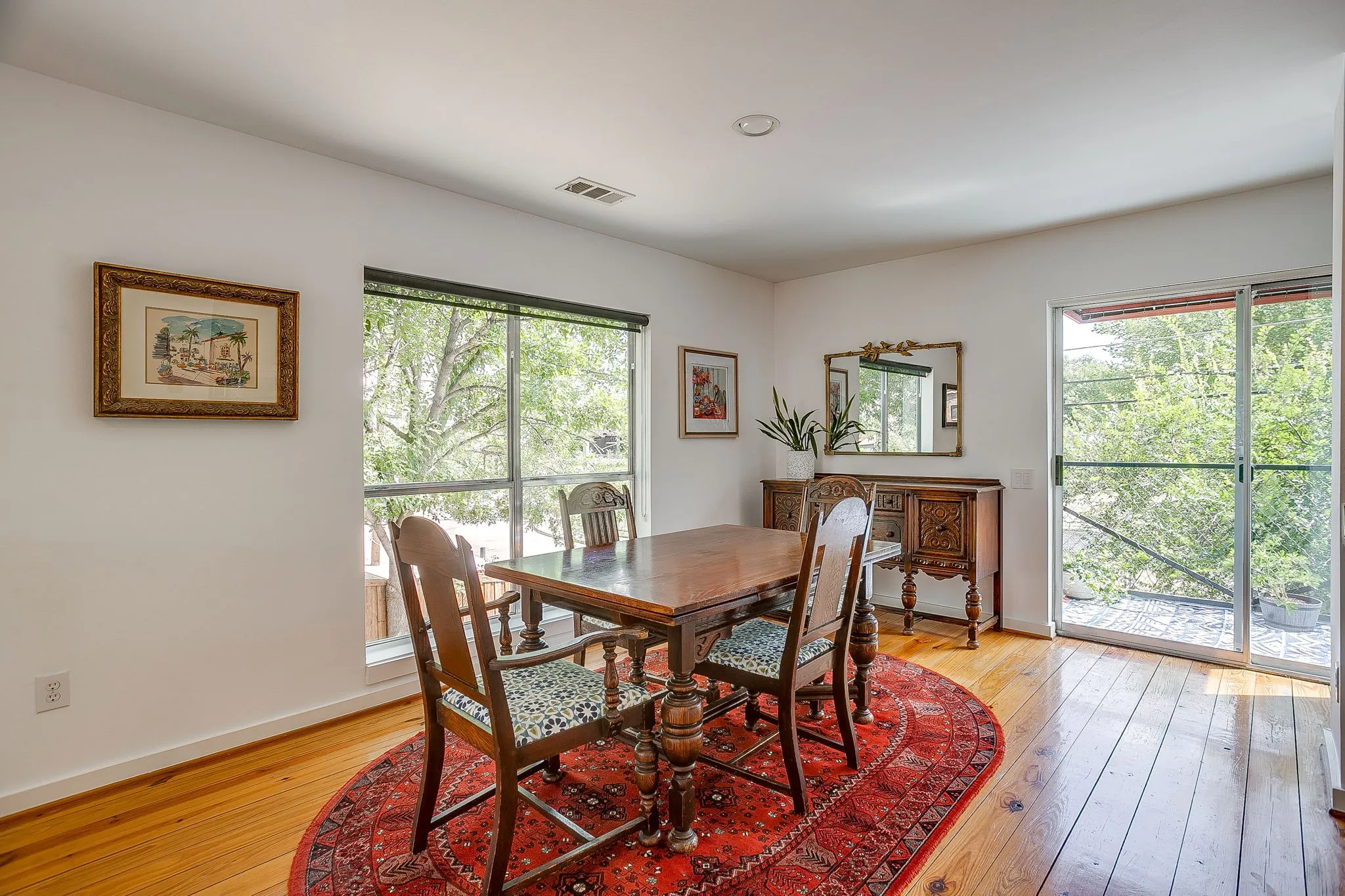 Townhouse For Sale in Dallas County , 1429 Caddo Street G, Dallas, Texas 75204, 2 Bedroom, 2 Bathroom, 2 Garage spaces, 1,808 Sqft, built in 2004, mls#21397087, Real Estate Agent in Dallas, Homes For Sale in Dallas county, Homes For Sale in Dallas, Realtor in Dallas Texas, Real Estate Brokerage Independent Realty Texas, Luminita Cordes Realtor