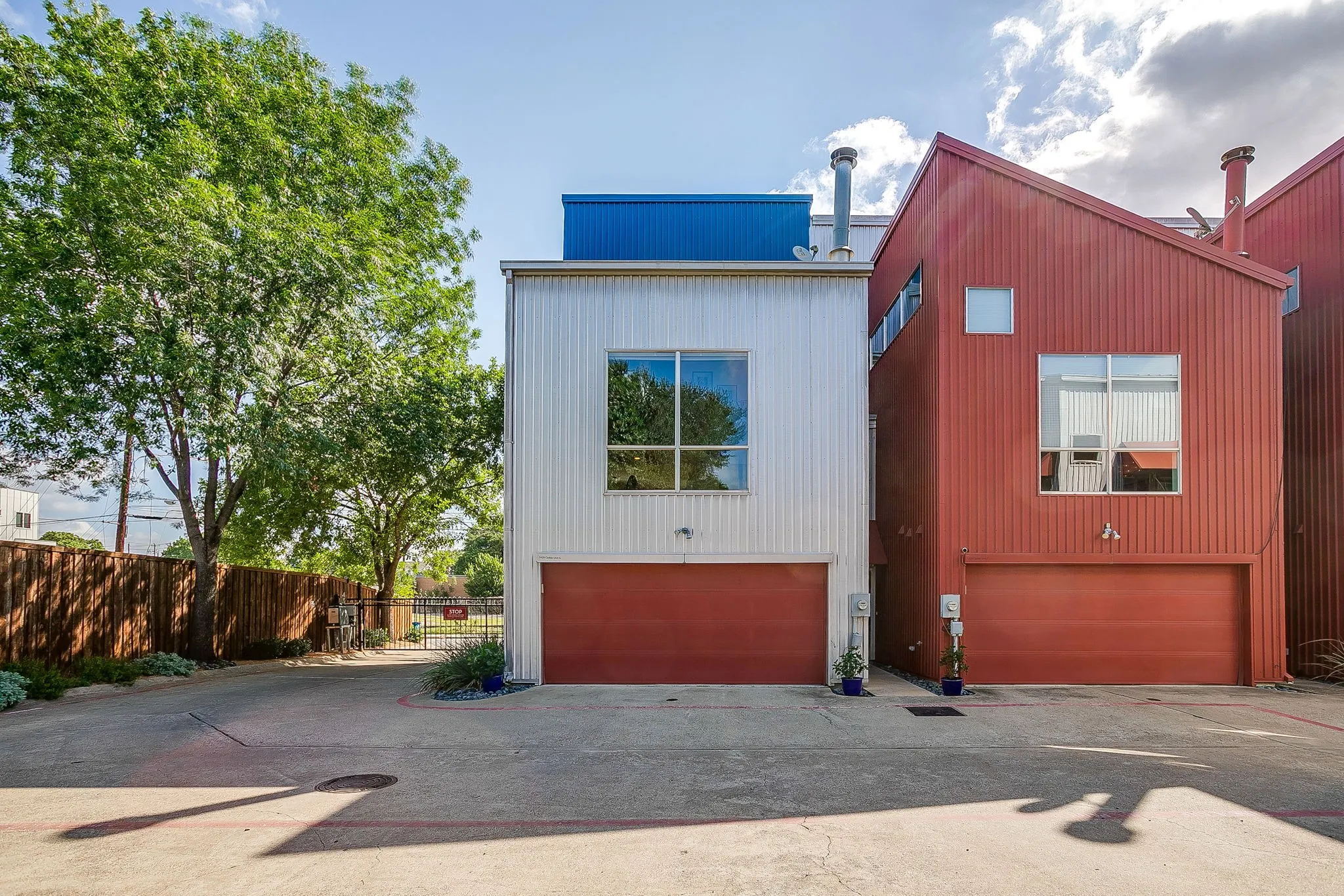 Townhouse For Sale in Dallas County , 1429 Caddo Street G, Dallas, Texas 75204, 2 Bedroom, 2 Bathroom, 2 Garage spaces, 1,808 Sqft, built in 2004, mls#21397087, Real Estate Agent in Dallas, Homes For Sale in Dallas county, Homes For Sale in Dallas, Realtor in Dallas Texas, Real Estate Brokerage Independent Realty Texas, Luminita Cordes Realtor