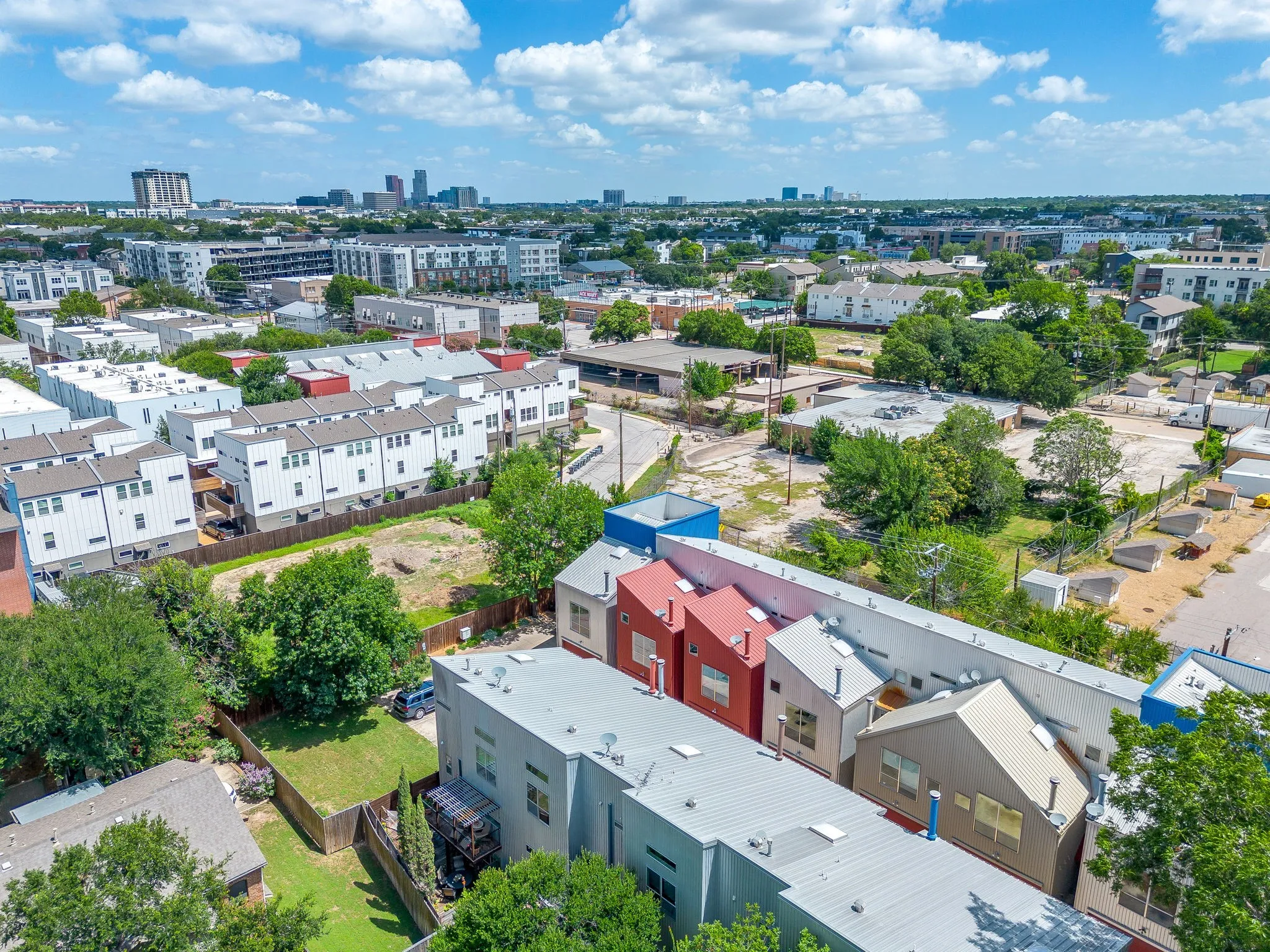 Townhouse For Sale in Dallas County , 1429 Caddo Street G, Dallas, Texas 75204, 2 Bedroom, 2 Bathroom, 2 Garage spaces, 1,808 Sqft, built in 2004, mls#21397087, Real Estate Agent in Dallas, Homes For Sale in Dallas county, Homes For Sale in Dallas, Realtor in Dallas Texas, Real Estate Brokerage Independent Realty Texas, Luminita Cordes Realtor