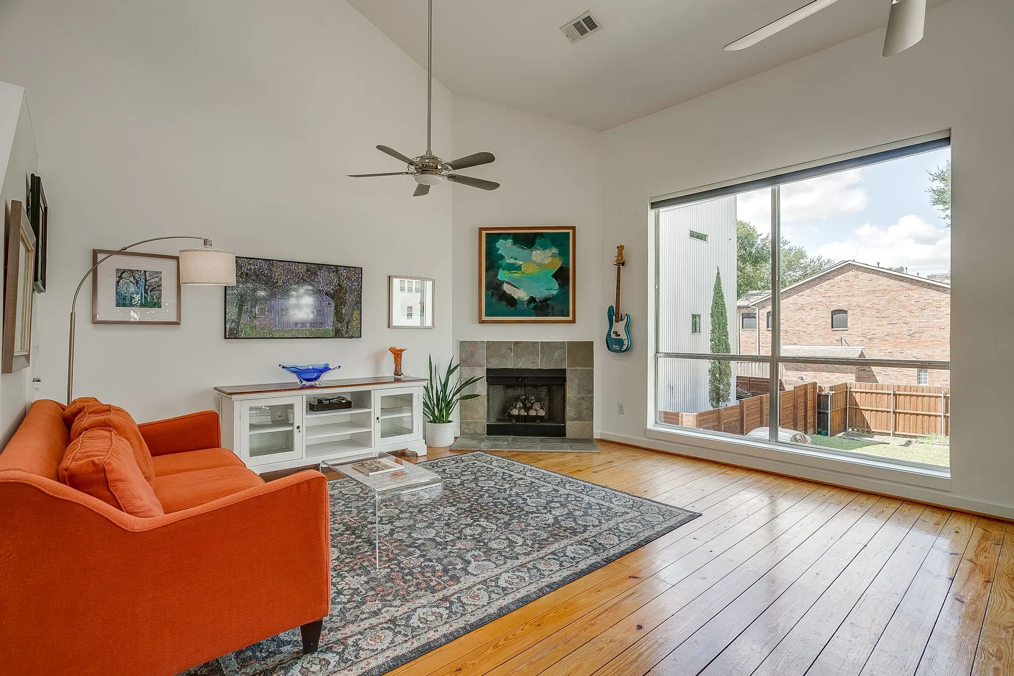 Townhouse For Sale in Dallas County , 1429 Caddo Street G, Dallas, Texas 75204, 2 Bedroom, 2 Bathroom, 2 Garage spaces, 1,808 Sqft, built in 2004, mls#21397087, Real Estate Agent in Dallas, Homes For Sale in Dallas county, Homes For Sale in Dallas, Realtor in Dallas Texas, Real Estate Brokerage Independent Realty Texas, Luminita Cordes Realtor