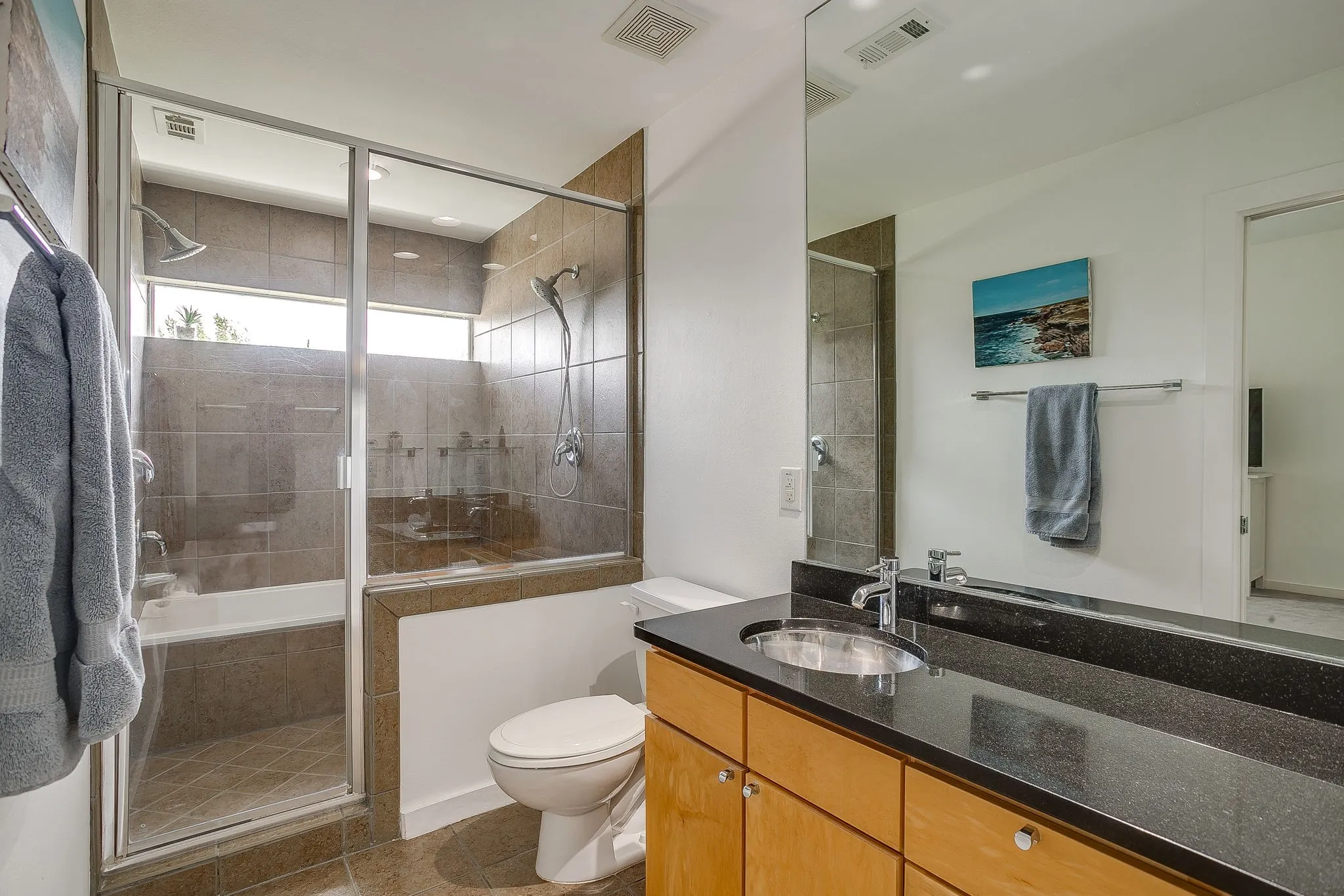 Townhouse For Sale in Dallas County , 1429 Caddo Street G, Dallas, Texas 75204, 2 Bedroom, 2 Bathroom, 2 Garage spaces, 1,808 Sqft, built in 2004, mls#21397087, Real Estate Agent in Dallas, Homes For Sale in Dallas county, Homes For Sale in Dallas, Realtor in Dallas Texas, Real Estate Brokerage Independent Realty Texas, Luminita Cordes Realtor