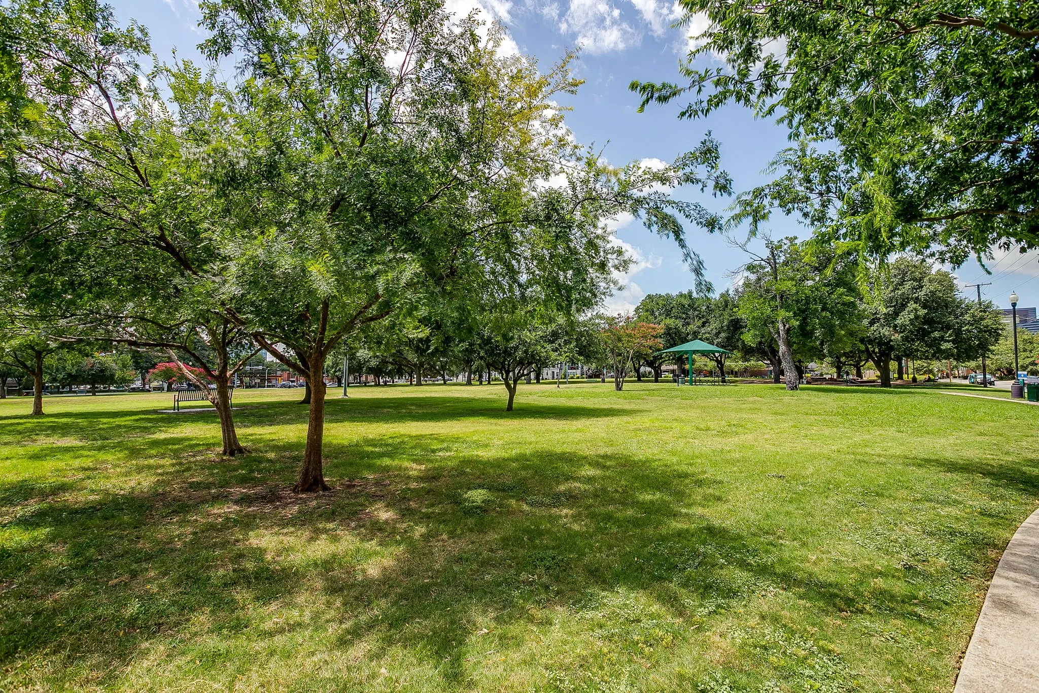 Townhouse For Sale in Dallas County , 1429 Caddo Street G, Dallas, Texas 75204, 2 Bedroom, 2 Bathroom, 2 Garage spaces, 1,808 Sqft, built in 2004, mls#21397087, Real Estate Agent in Dallas, Homes For Sale in Dallas county, Homes For Sale in Dallas, Realtor in Dallas Texas, Real Estate Brokerage Independent Realty Texas, Luminita Cordes Realtor