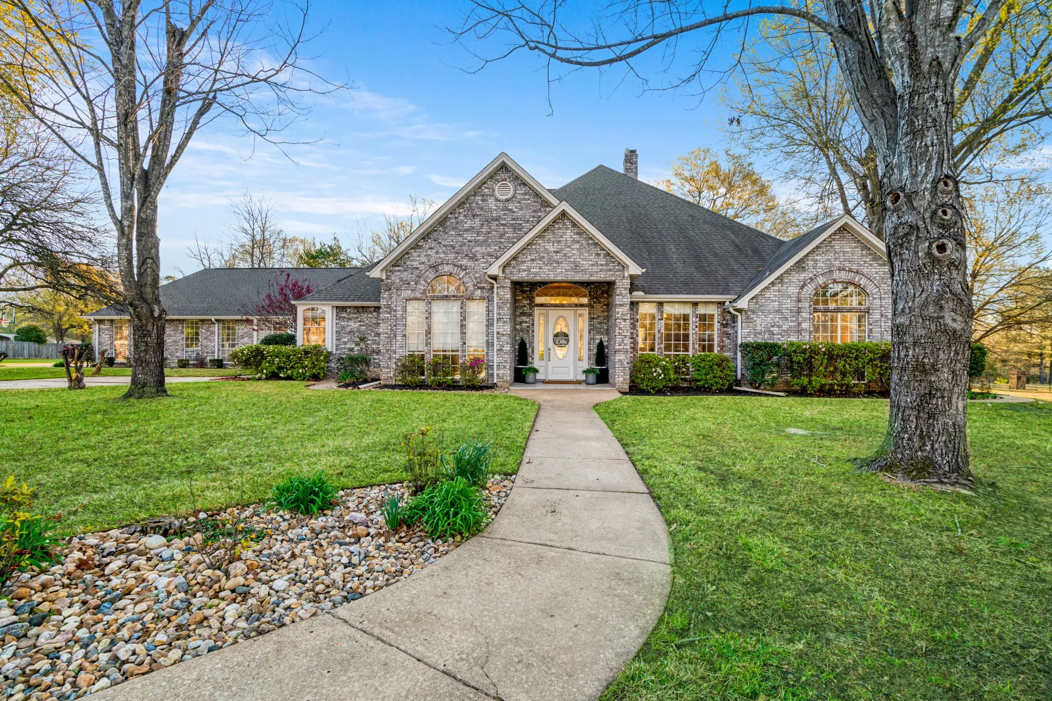 Single Family Residence For Sale in Lamar County , 390 Timber Lakes Drive, Powderly, Texas 75473, 4 Bedroom, 4 Bathroom, 2 Garage spaces, 4,802 Sqft, built in 1993, mls#21397717, Real Estate Agent in Powderly, Homes For Sale in Lamar county, Homes For Sale in Powderly, Realtor in Powderly Texas, Real Estate Brokerage Independent Realty Texas, Luminita Cordes Realtor
