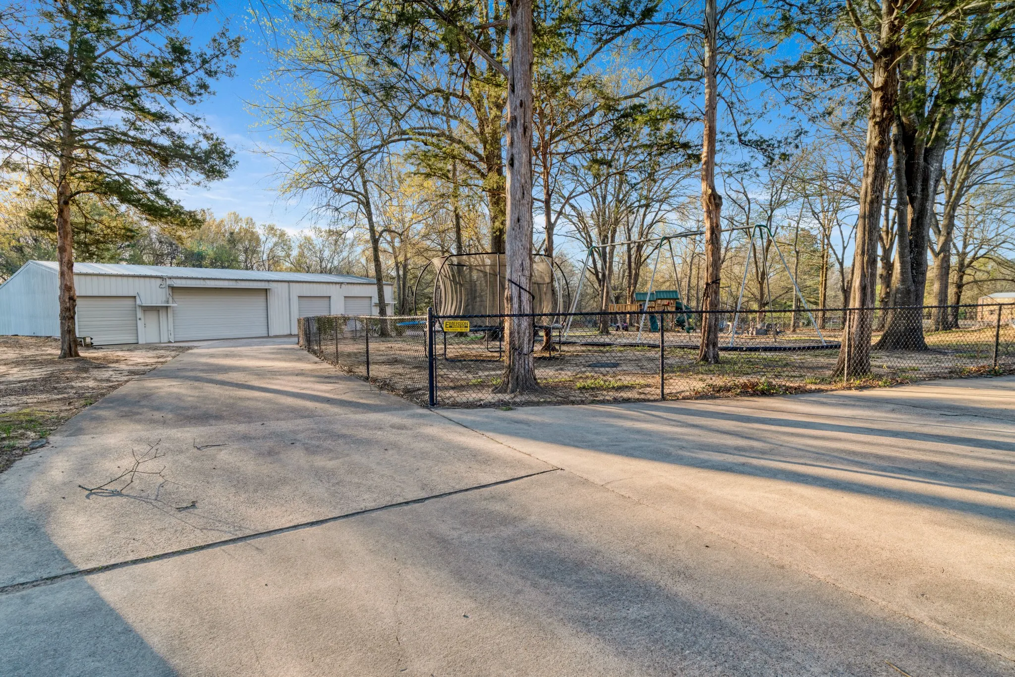 Single Family Residence For Sale in Lamar County , 390 Timber Lakes Drive, Powderly, Texas 75473, 4 Bedroom, 4 Bathroom, 2 Garage spaces, 4,802 Sqft, built in 1993, mls#21397717, Real Estate Agent in Powderly, Homes For Sale in Lamar county, Homes For Sale in Powderly, Realtor in Powderly Texas, Real Estate Brokerage Independent Realty Texas, Luminita Cordes Realtor