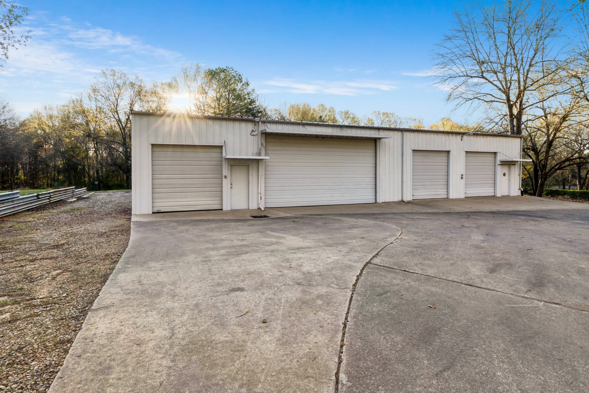 Single Family Residence For Sale in Lamar County , 390 Timber Lakes Drive, Powderly, Texas 75473, 4 Bedroom, 4 Bathroom, 2 Garage spaces, 4,802 Sqft, built in 1993, mls#21397717, Real Estate Agent in Powderly, Homes For Sale in Lamar county, Homes For Sale in Powderly, Realtor in Powderly Texas, Real Estate Brokerage Independent Realty Texas, Luminita Cordes Realtor