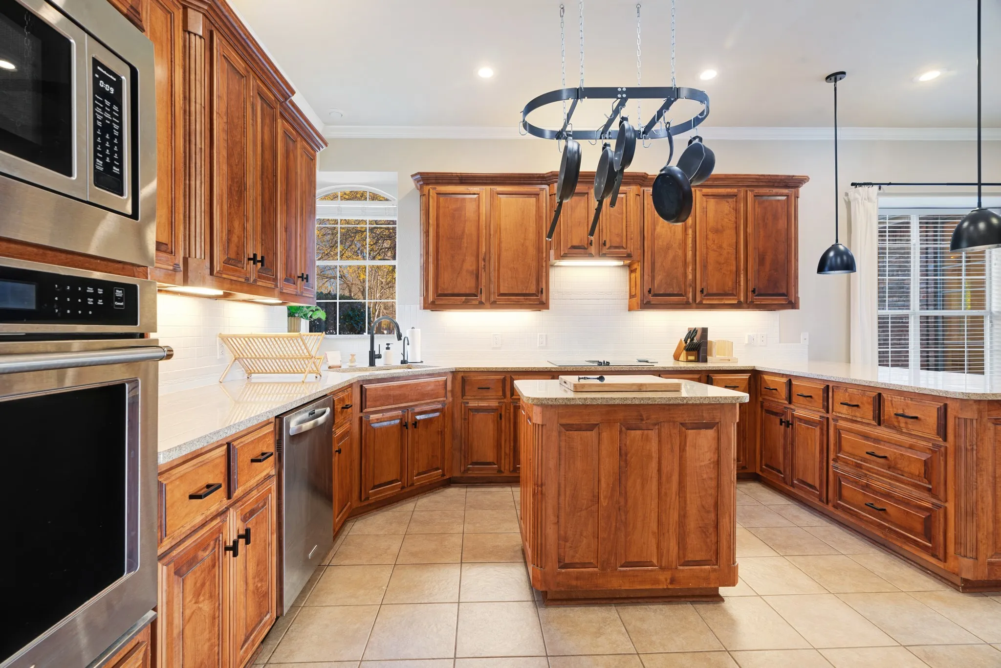 Single Family Residence For Sale in Lamar County , 390 Timber Lakes Drive, Powderly, Texas 75473, 4 Bedroom, 4 Bathroom, 2 Garage spaces, 4,802 Sqft, built in 1993, mls#21397717, Real Estate Agent in Powderly, Homes For Sale in Lamar county, Homes For Sale in Powderly, Realtor in Powderly Texas, Real Estate Brokerage Independent Realty Texas, Luminita Cordes Realtor