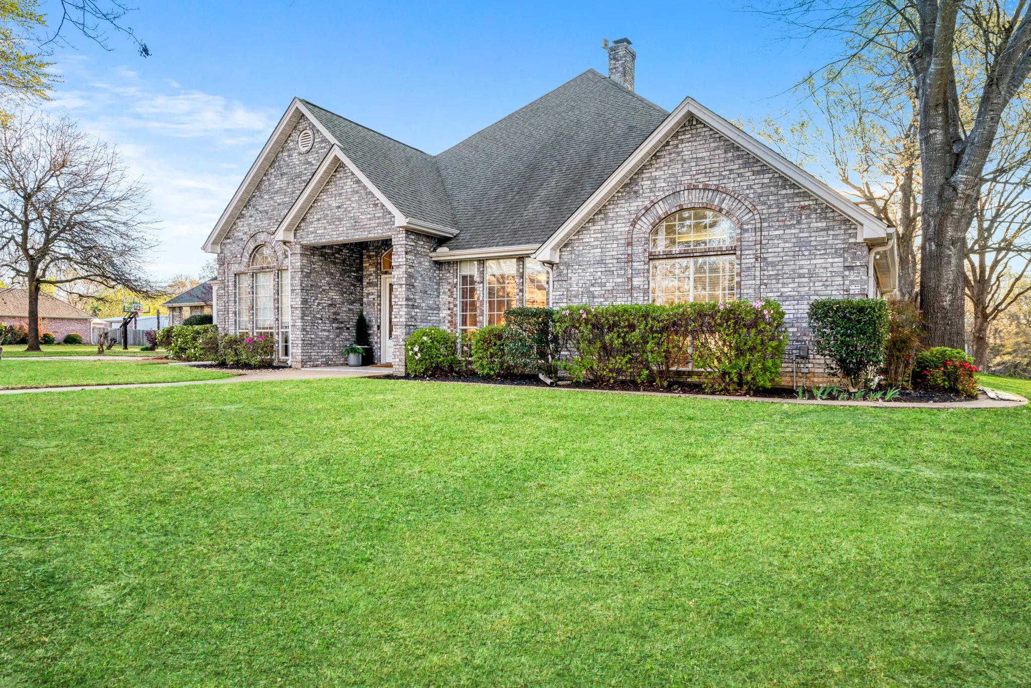 Single Family Residence For Sale in Lamar County , 390 Timber Lakes Drive, Powderly, Texas 75473, 4 Bedroom, 4 Bathroom, 2 Garage spaces, 4,802 Sqft, built in 1993, mls#21397717, Real Estate Agent in Powderly, Homes For Sale in Lamar county, Homes For Sale in Powderly, Realtor in Powderly Texas, Real Estate Brokerage Independent Realty Texas, Luminita Cordes Realtor