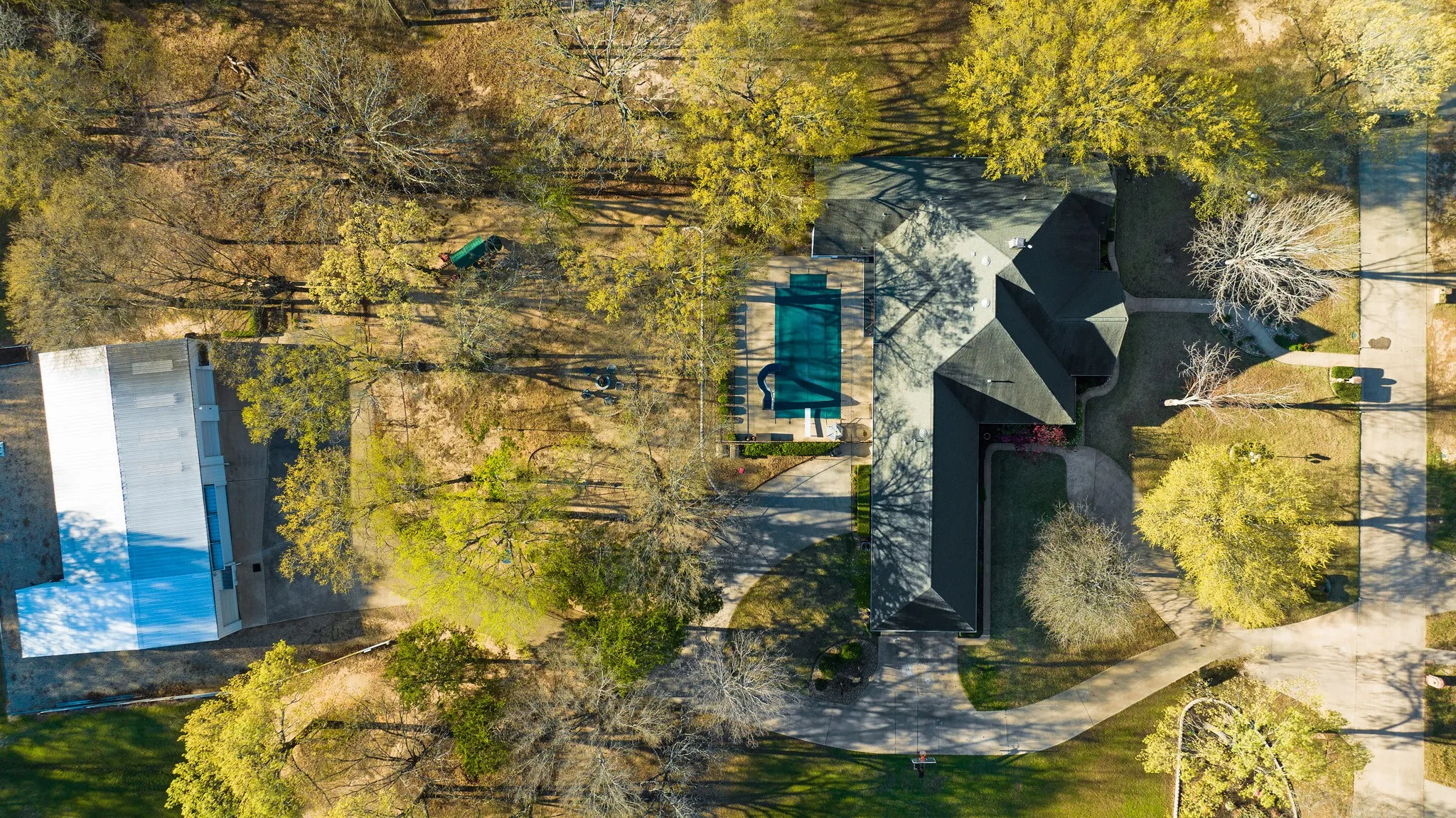 Single Family Residence For Sale in Lamar County , 390 Timber Lakes Drive, Powderly, Texas 75473, 4 Bedroom, 4 Bathroom, 2 Garage spaces, 4,802 Sqft, built in 1993, mls#21397717, Real Estate Agent in Powderly, Homes For Sale in Lamar county, Homes For Sale in Powderly, Realtor in Powderly Texas, Real Estate Brokerage Independent Realty Texas, Luminita Cordes Realtor