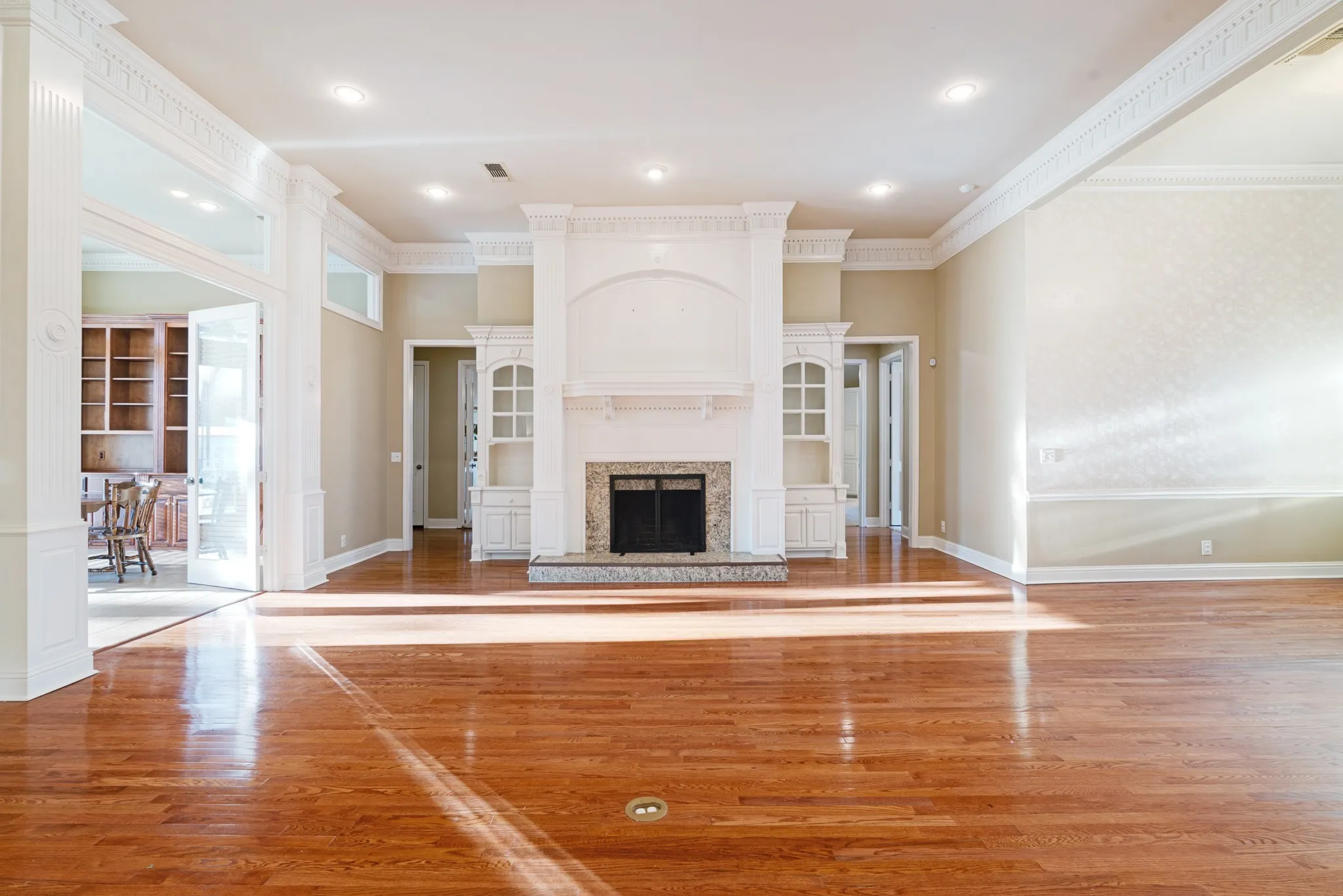 Single Family Residence For Sale in Lamar County , 390 Timber Lakes Drive, Powderly, Texas 75473, 4 Bedroom, 4 Bathroom, 2 Garage spaces, 4,802 Sqft, built in 1993, mls#21397717, Real Estate Agent in Powderly, Homes For Sale in Lamar county, Homes For Sale in Powderly, Realtor in Powderly Texas, Real Estate Brokerage Independent Realty Texas, Luminita Cordes Realtor
