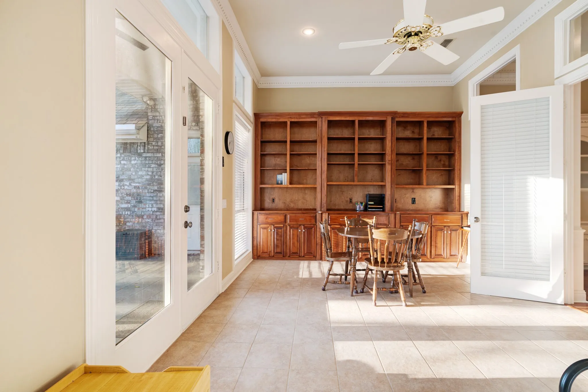 Single Family Residence For Sale in Lamar County , 390 Timber Lakes Drive, Powderly, Texas 75473, 4 Bedroom, 4 Bathroom, 2 Garage spaces, 4,802 Sqft, built in 1993, mls#21397717, Real Estate Agent in Powderly, Homes For Sale in Lamar county, Homes For Sale in Powderly, Realtor in Powderly Texas, Real Estate Brokerage Independent Realty Texas, Luminita Cordes Realtor