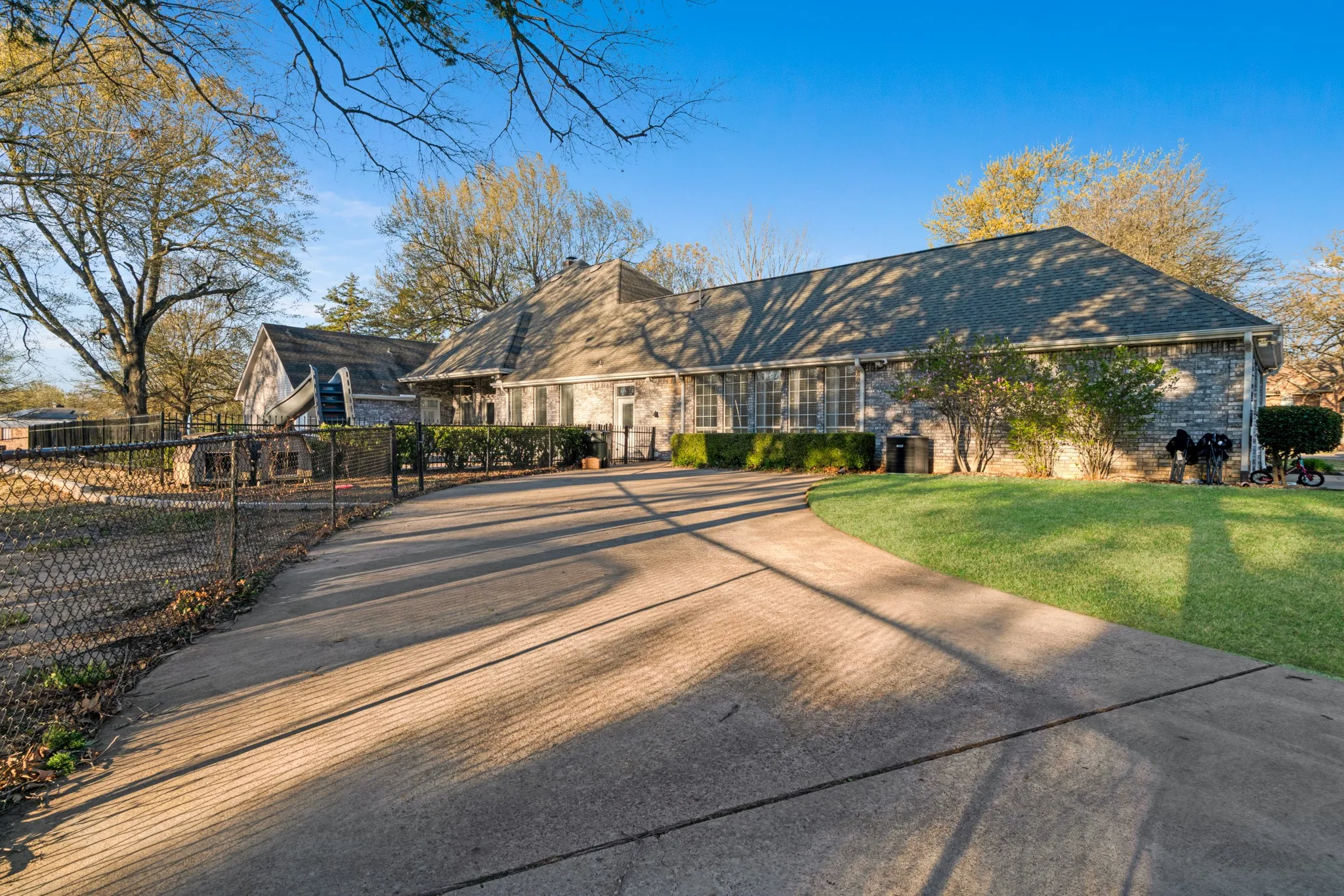 Single Family Residence For Sale in Lamar County , 390 Timber Lakes Drive, Powderly, Texas 75473, 4 Bedroom, 4 Bathroom, 2 Garage spaces, 4,802 Sqft, built in 1993, mls#21397717, Real Estate Agent in Powderly, Homes For Sale in Lamar county, Homes For Sale in Powderly, Realtor in Powderly Texas, Real Estate Brokerage Independent Realty Texas, Luminita Cordes Realtor