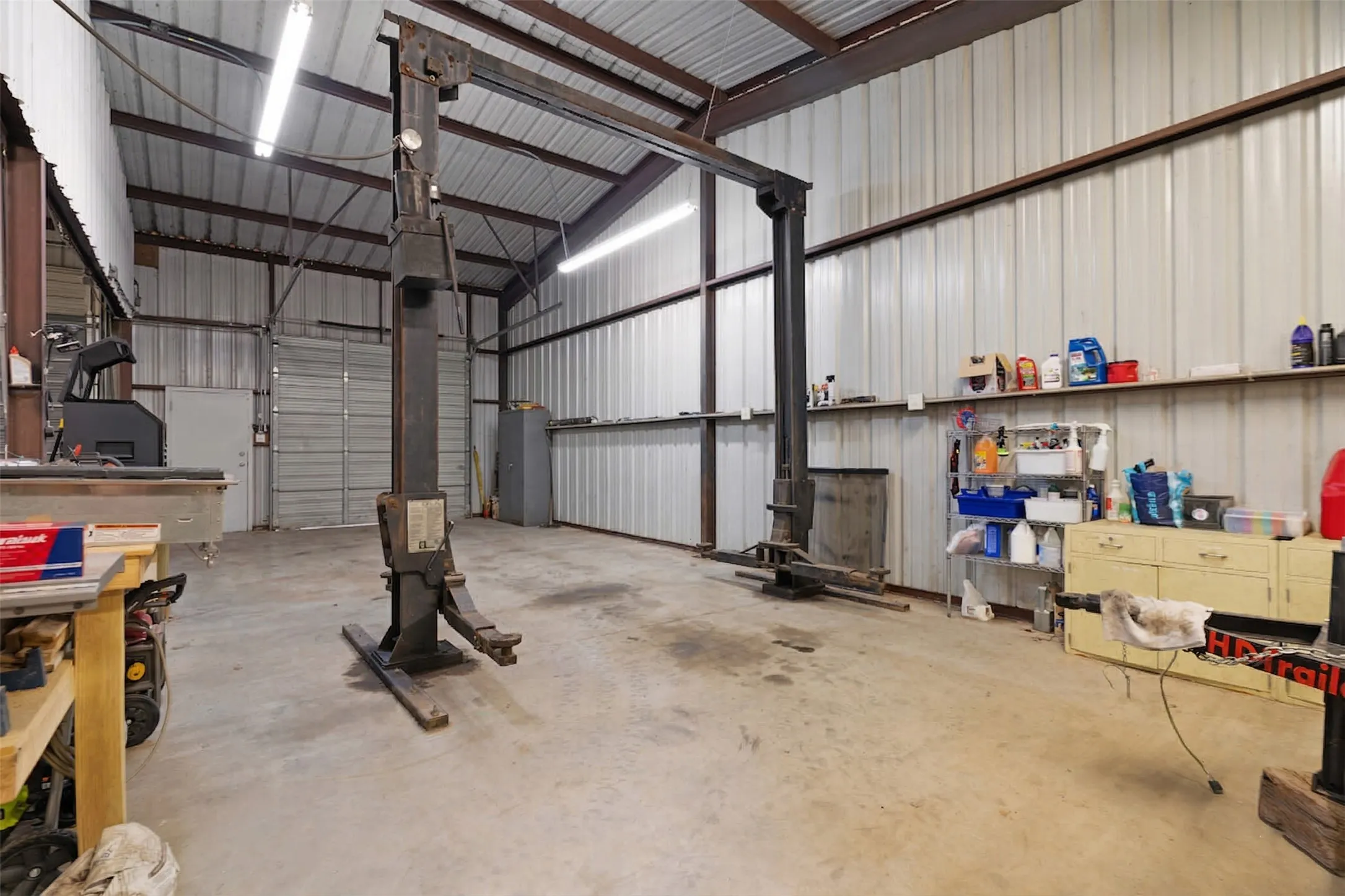 Single Family Residence For Sale in Lamar County , 390 Timber Lakes Drive, Powderly, Texas 75473, 4 Bedroom, 4 Bathroom, 2 Garage spaces, 4,802 Sqft, built in 1993, mls#21397717, Real Estate Agent in Powderly, Homes For Sale in Lamar county, Homes For Sale in Powderly, Realtor in Powderly Texas, Real Estate Brokerage Independent Realty Texas, Luminita Cordes Realtor