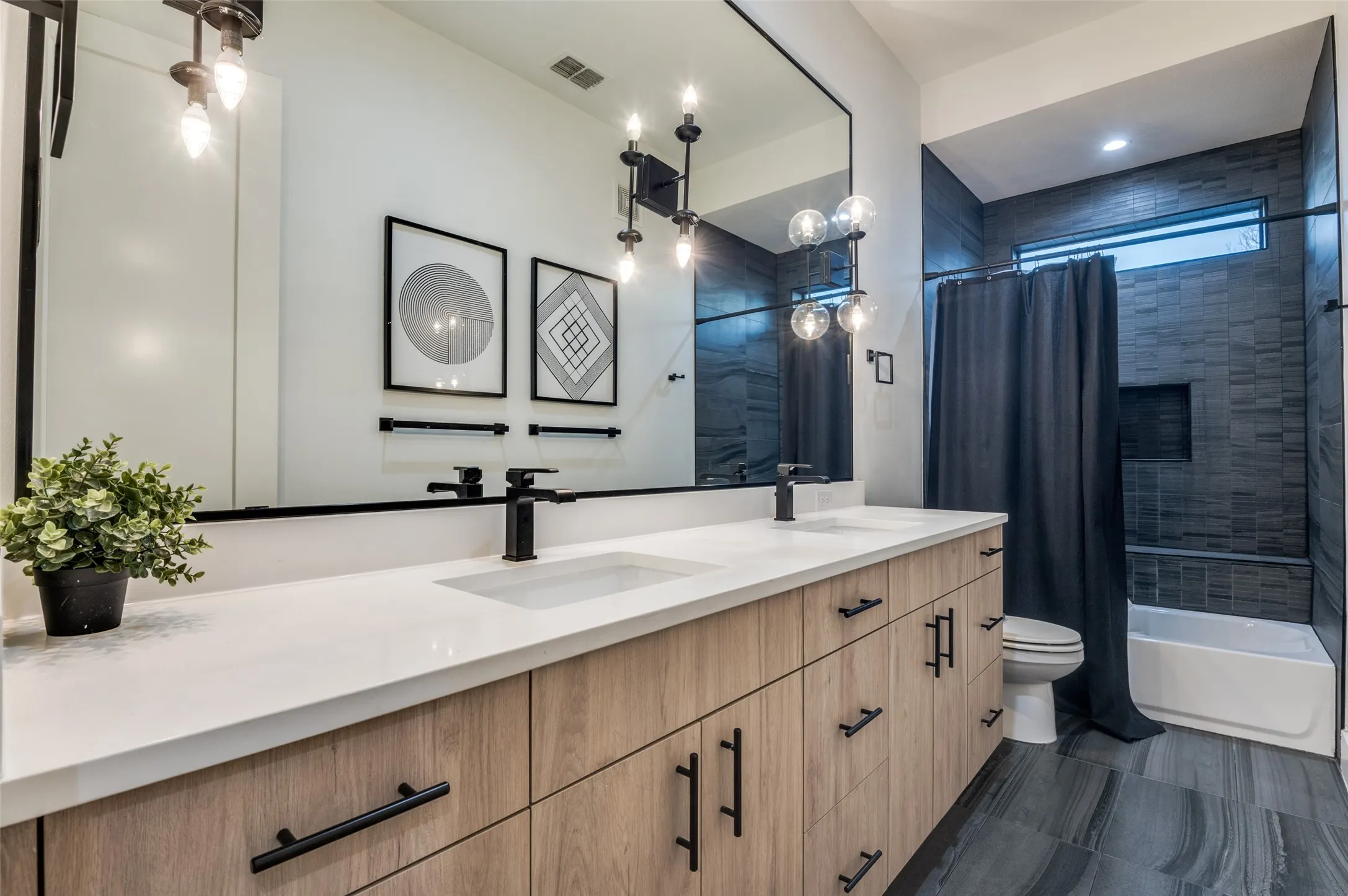 Single Family Residence For Sale in Dallas County , 5441 Melrose Avenue, Dallas, Texas 75206, 3 Bedroom, 3 Bathroom, 2 Garage spaces, 3,343 Sqft, built in 2019, mls#21396339, Real Estate Agent in Dallas, Homes For Sale in Dallas county, Homes For Sale in Dallas, Realtor in Dallas Texas, Real Estate Brokerage Independent Realty Texas, Luminita Cordes Realtor
