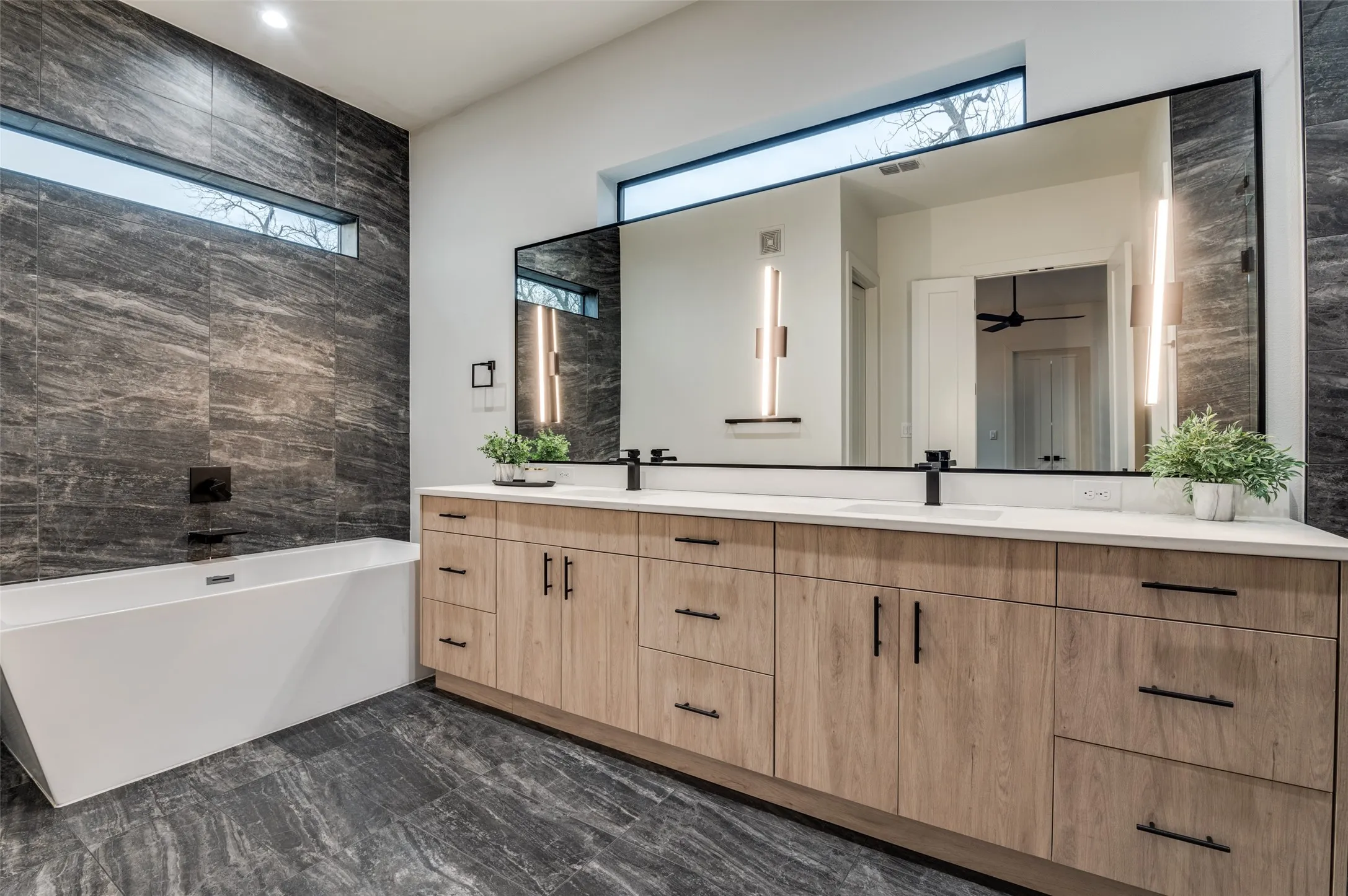 Single Family Residence For Sale in Dallas County , 5441 Melrose Avenue, Dallas, Texas 75206, 3 Bedroom, 3 Bathroom, 2 Garage spaces, 3,343 Sqft, built in 2019, mls#21396339, Real Estate Agent in Dallas, Homes For Sale in Dallas county, Homes For Sale in Dallas, Realtor in Dallas Texas, Real Estate Brokerage Independent Realty Texas, Luminita Cordes Realtor