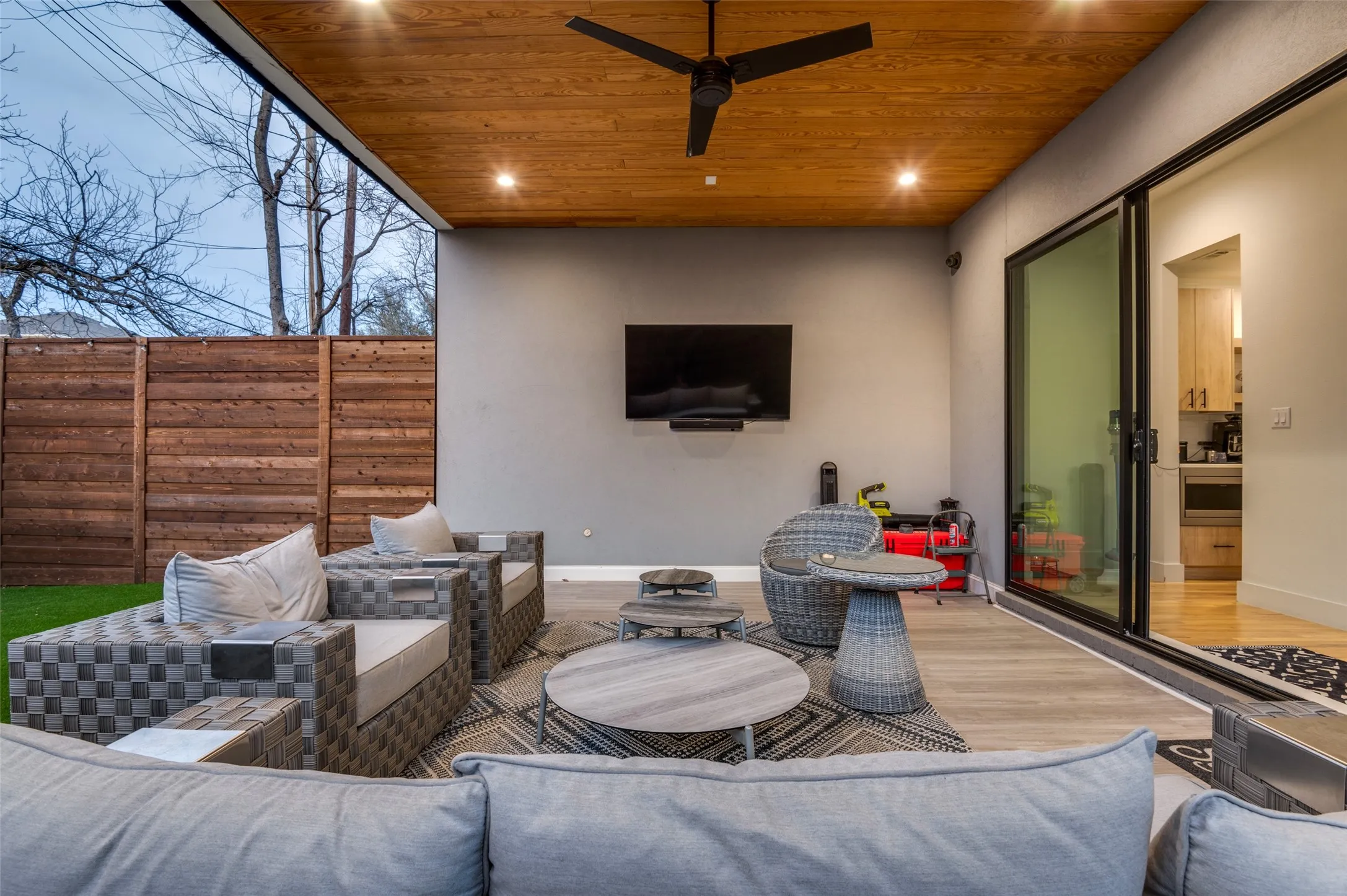Single Family Residence For Sale in Dallas County , 5441 Melrose Avenue, Dallas, Texas 75206, 3 Bedroom, 3 Bathroom, 2 Garage spaces, 3,343 Sqft, built in 2019, mls#21396339, Real Estate Agent in Dallas, Homes For Sale in Dallas county, Homes For Sale in Dallas, Realtor in Dallas Texas, Real Estate Brokerage Independent Realty Texas, Luminita Cordes Realtor