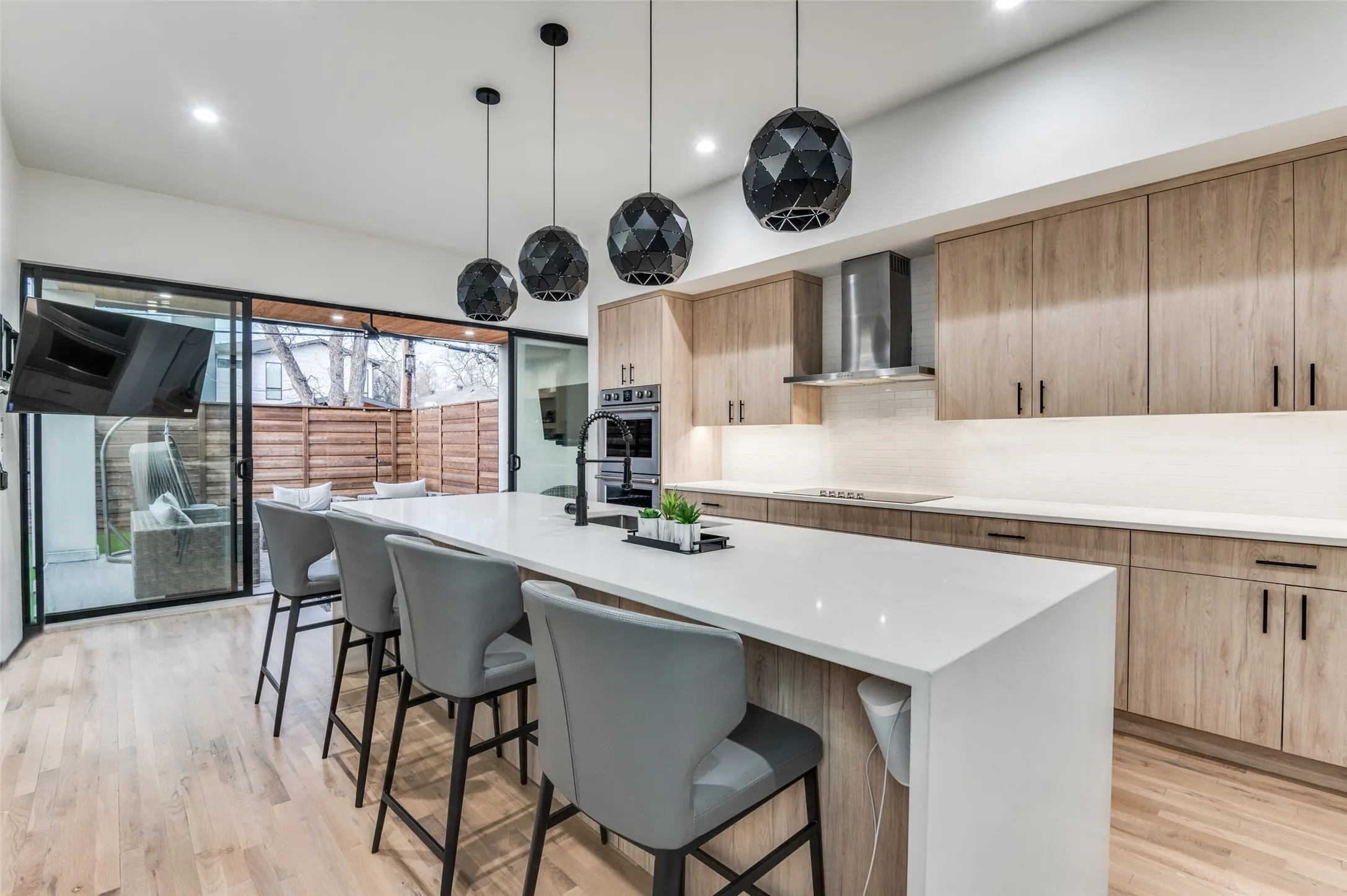 Single Family Residence For Sale in Dallas County , 5441 Melrose Avenue, Dallas, Texas 75206, 3 Bedroom, 3 Bathroom, 2 Garage spaces, 3,343 Sqft, built in 2019, mls#21396339, Real Estate Agent in Dallas, Homes For Sale in Dallas county, Homes For Sale in Dallas, Realtor in Dallas Texas, Real Estate Brokerage Independent Realty Texas, Luminita Cordes Realtor