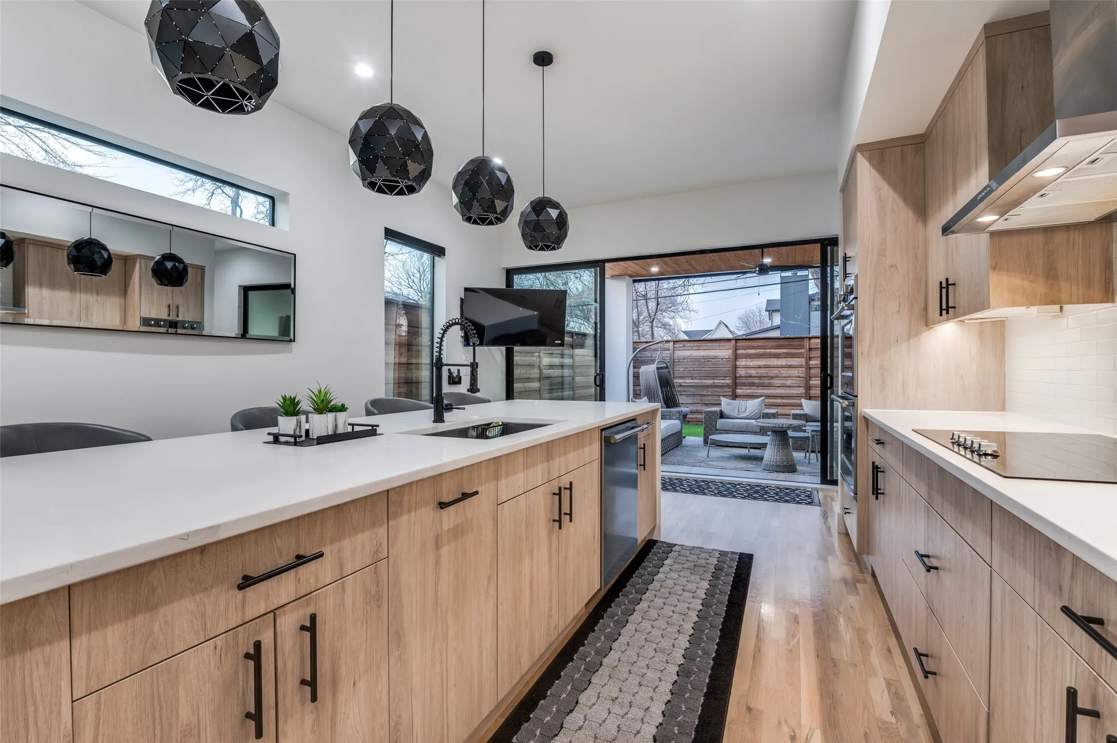 Single Family Residence For Sale in Dallas County , 5441 Melrose Avenue, Dallas, Texas 75206, 3 Bedroom, 3 Bathroom, 2 Garage spaces, 3,343 Sqft, built in 2019, mls#21396339, Real Estate Agent in Dallas, Homes For Sale in Dallas county, Homes For Sale in Dallas, Realtor in Dallas Texas, Real Estate Brokerage Independent Realty Texas, Luminita Cordes Realtor