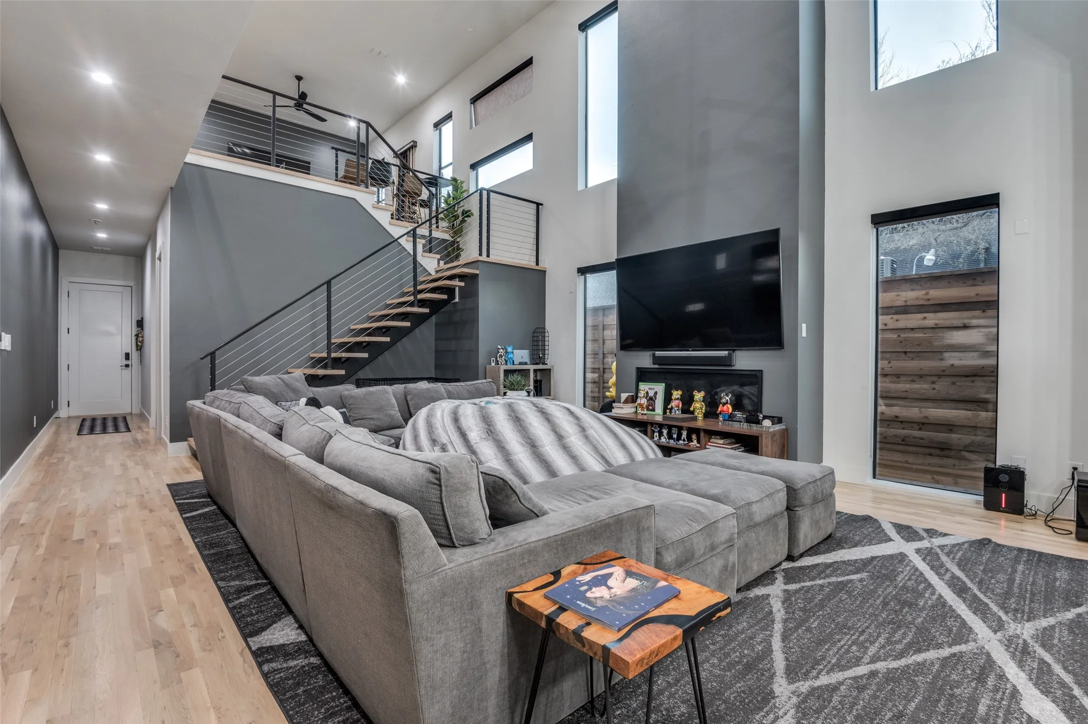 Single Family Residence For Sale in Dallas County , 5441 Melrose Avenue, Dallas, Texas 75206, 3 Bedroom, 3 Bathroom, 2 Garage spaces, 3,343 Sqft, built in 2019, mls#21396339, Real Estate Agent in Dallas, Homes For Sale in Dallas county, Homes For Sale in Dallas, Realtor in Dallas Texas, Real Estate Brokerage Independent Realty Texas, Luminita Cordes Realtor