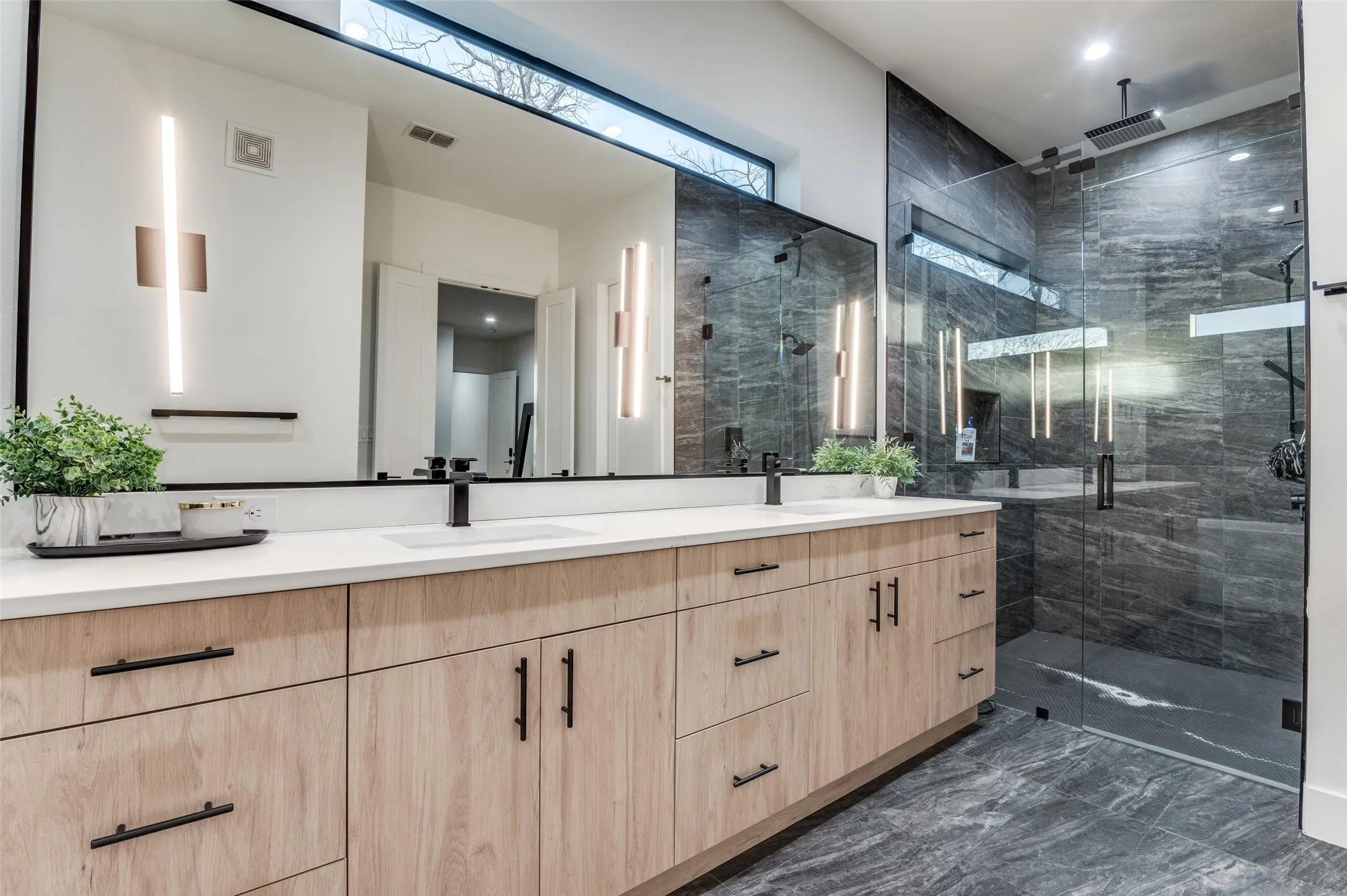 Single Family Residence For Sale in Dallas County , 5441 Melrose Avenue, Dallas, Texas 75206, 3 Bedroom, 3 Bathroom, 2 Garage spaces, 3,343 Sqft, built in 2019, mls#21396339, Real Estate Agent in Dallas, Homes For Sale in Dallas county, Homes For Sale in Dallas, Realtor in Dallas Texas, Real Estate Brokerage Independent Realty Texas, Luminita Cordes Realtor
