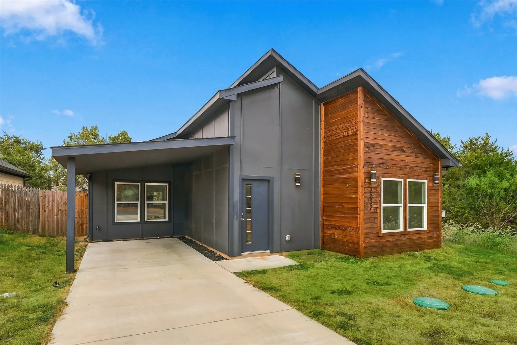 Single Family Residence For Sale in Hood County , 3023 Brazos River Drive, Granbury, Texas 76048, 3 Bedroom, 2 Bathroom, Garage spaces, 1,297 Sqft, built in 2023, mls#21397328, Real Estate Agent in Granbury, Homes For Sale in Hood county, Homes For Sale in Granbury, Realtor in Granbury Texas, Real Estate Brokerage Independent Realty Texas, Luminita Cordes Realtor