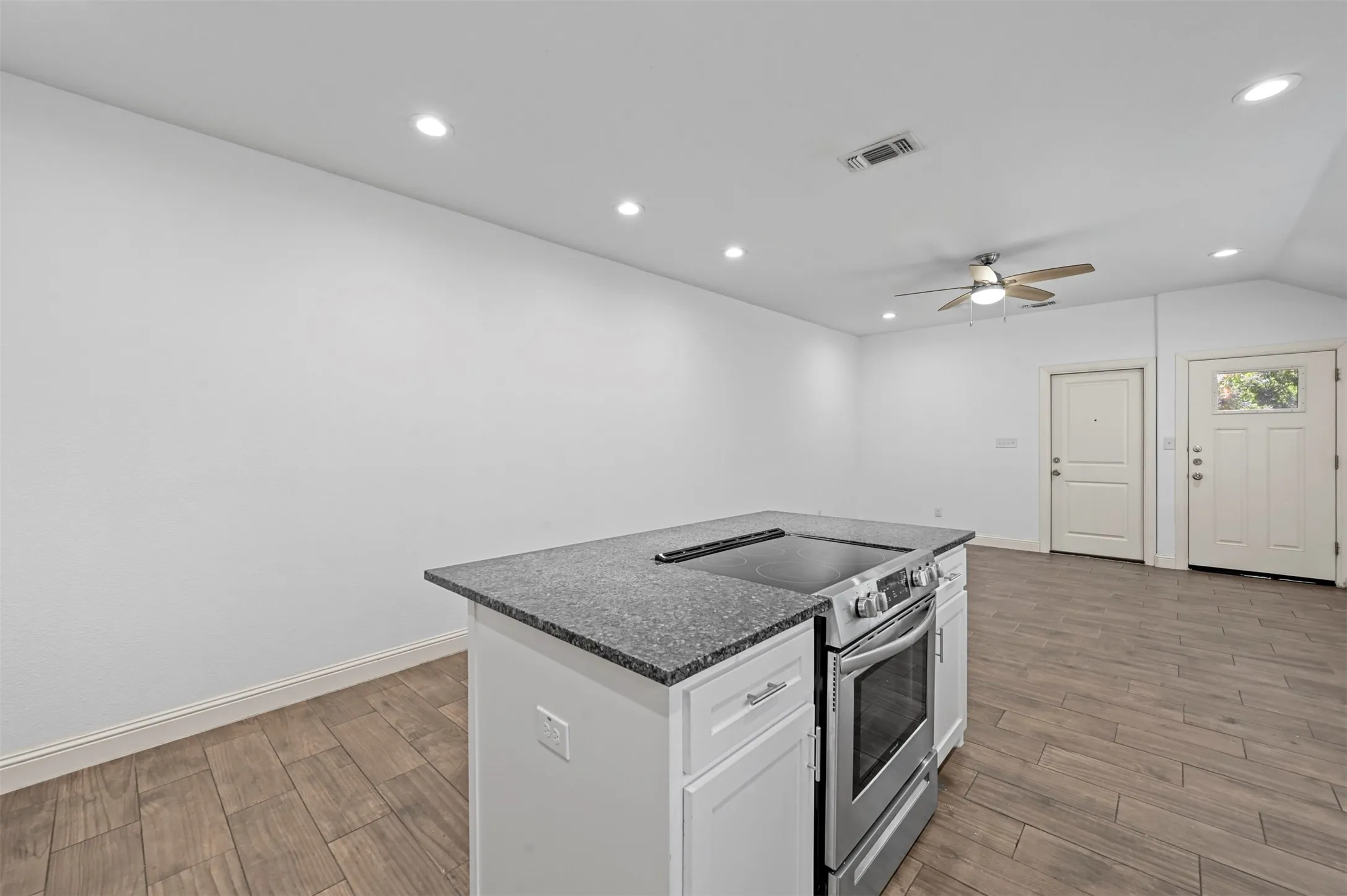 Duplex For Rent in Grayson County , 607 E Carter Street 607, Sherman, Texas 75090, 3 Bedroom, 2 Bathroom, 1 Garage spaces, 1,230 Sqft, built in 2019, mls#21397720, Real Estate Agent in Sherman, Homes For Rent in Grayson county, Homes For Rent in Sherman, Realtor in Sherman Texas, Real Estate Brokerage Independent Realty Texas, Luminita Cordes Realtor