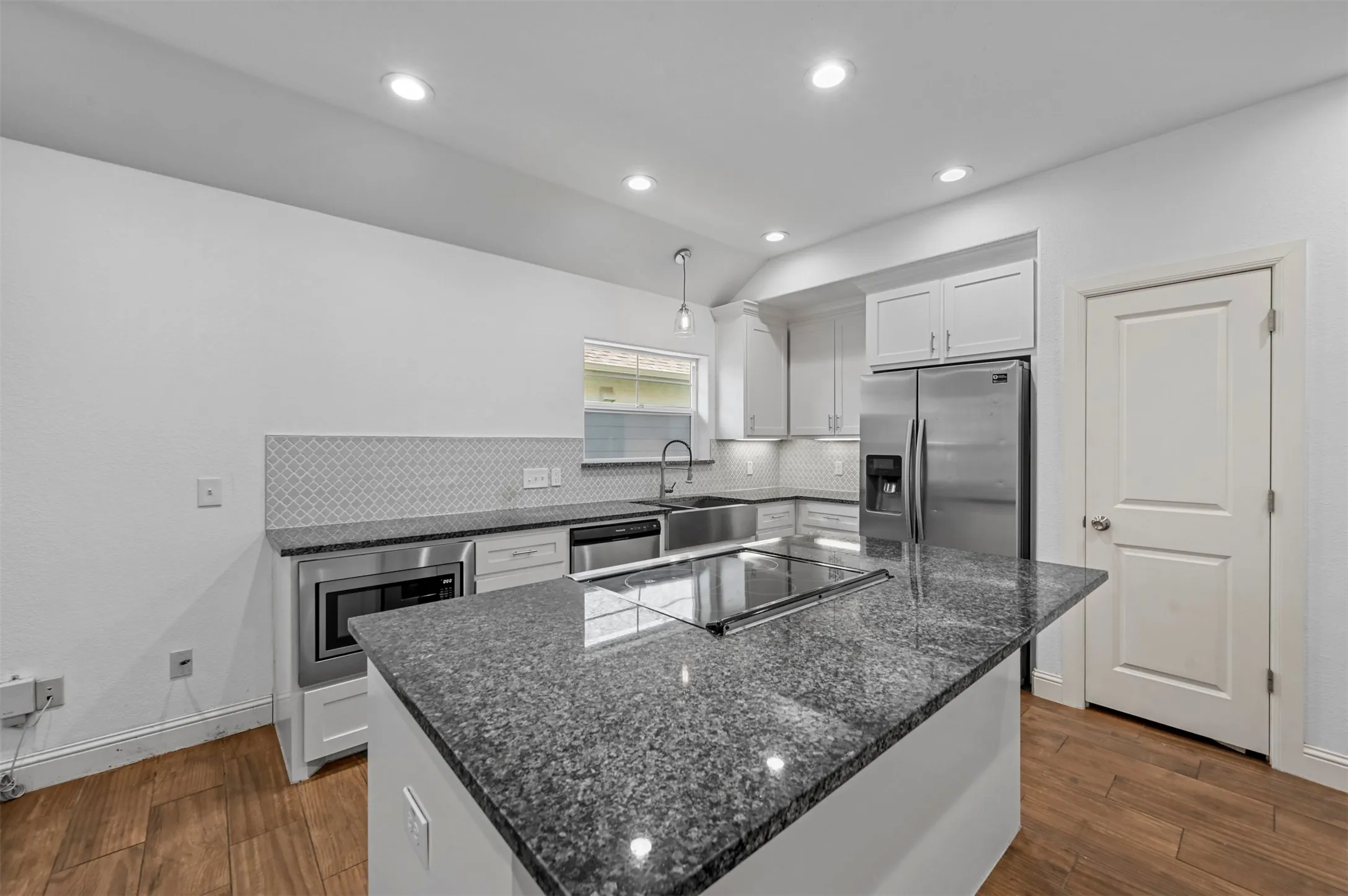 Duplex For Rent in Grayson County , 607 E Carter Street 607, Sherman, Texas 75090, 3 Bedroom, 2 Bathroom, 1 Garage spaces, 1,230 Sqft, built in 2019, mls#21397720, Real Estate Agent in Sherman, Homes For Rent in Grayson county, Homes For Rent in Sherman, Realtor in Sherman Texas, Real Estate Brokerage Independent Realty Texas, Luminita Cordes Realtor
