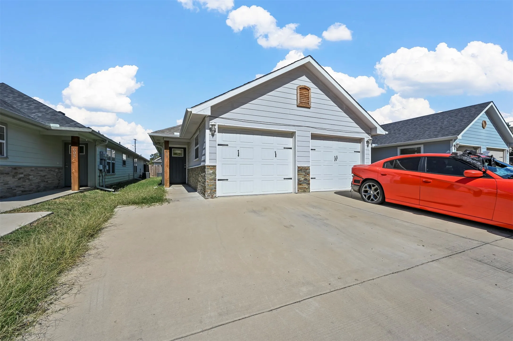 Duplex For Rent in Grayson County , 607 E Carter Street 607, Sherman, Texas 75090, 3 Bedroom, 2 Bathroom, 1 Garage spaces, 1,230 Sqft, built in 2019, mls#21397720, Real Estate Agent in Sherman, Homes For Rent in Grayson county, Homes For Rent in Sherman, Realtor in Sherman Texas, Real Estate Brokerage Independent Realty Texas, Luminita Cordes Realtor