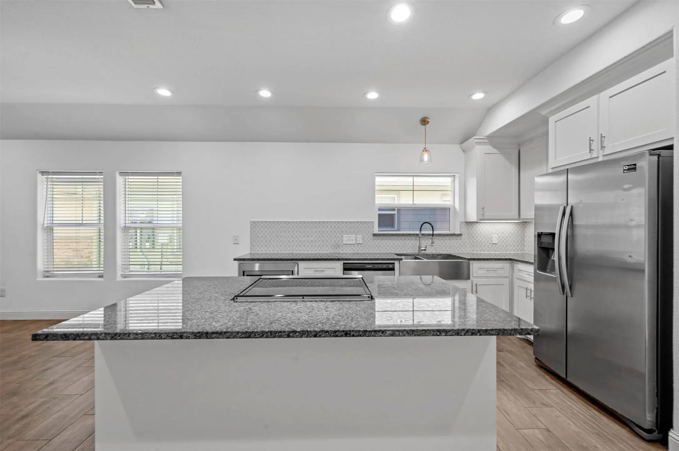Duplex For Rent in Grayson County , 607 E Carter Street 607, Sherman, Texas 75090, 3 Bedroom, 2 Bathroom, 1 Garage spaces, 1,230 Sqft, built in 2019, mls#21397720, Real Estate Agent in Sherman, Homes For Rent in Grayson county, Homes For Rent in Sherman, Realtor in Sherman Texas, Real Estate Brokerage Independent Realty Texas, Luminita Cordes Realtor