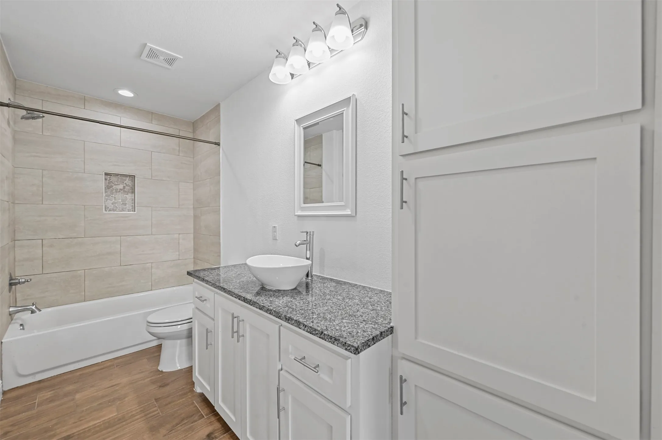 Duplex For Rent in Grayson County , 607 E Carter Street 607, Sherman, Texas 75090, 3 Bedroom, 2 Bathroom, 1 Garage spaces, 1,230 Sqft, built in 2019, mls#21397720, Real Estate Agent in Sherman, Homes For Rent in Grayson county, Homes For Rent in Sherman, Realtor in Sherman Texas, Real Estate Brokerage Independent Realty Texas, Luminita Cordes Realtor