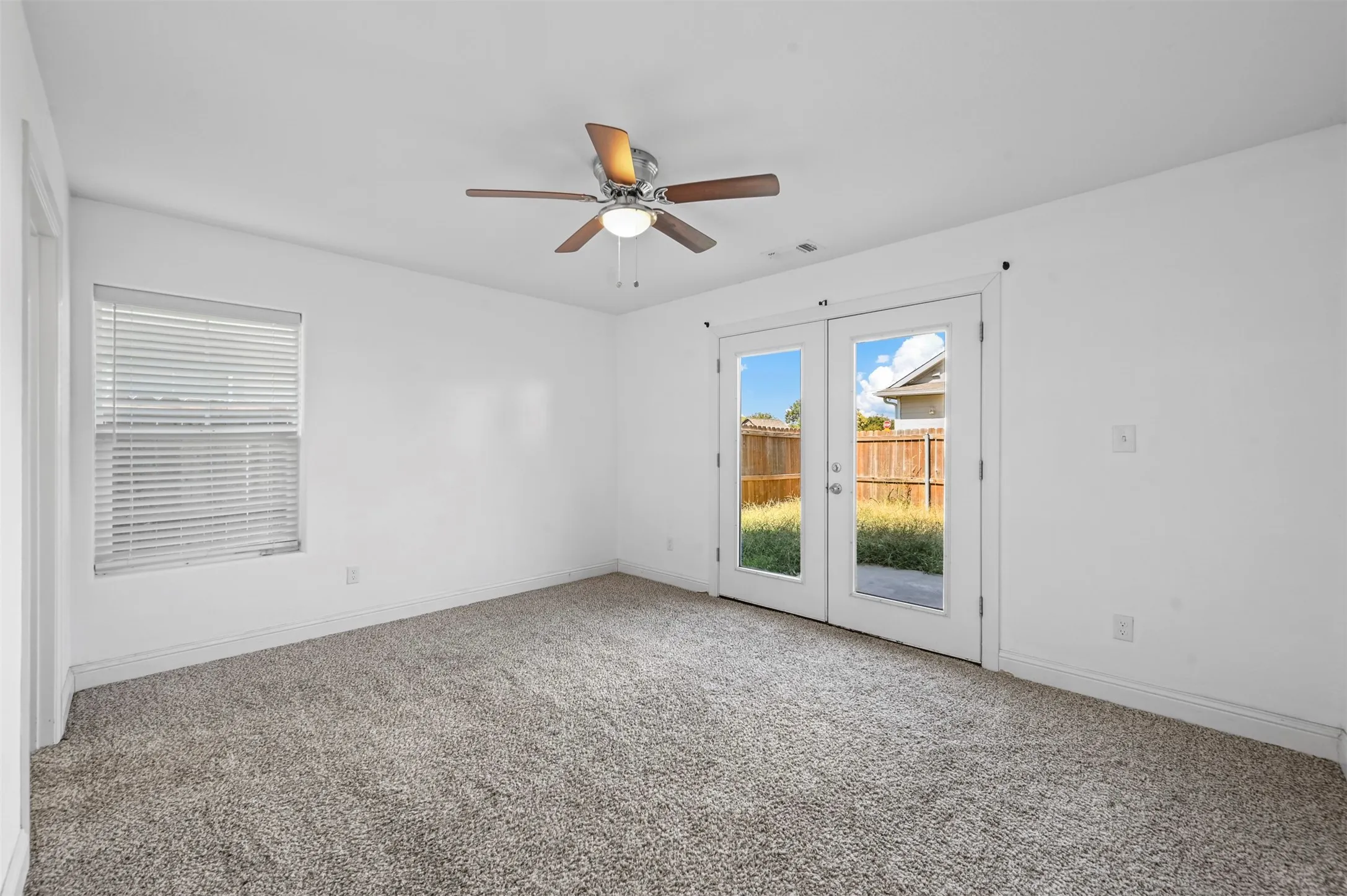 Duplex For Rent in Grayson County , 607 E Carter Street 607, Sherman, Texas 75090, 3 Bedroom, 2 Bathroom, 1 Garage spaces, 1,230 Sqft, built in 2019, mls#21397720, Real Estate Agent in Sherman, Homes For Rent in Grayson county, Homes For Rent in Sherman, Realtor in Sherman Texas, Real Estate Brokerage Independent Realty Texas, Luminita Cordes Realtor