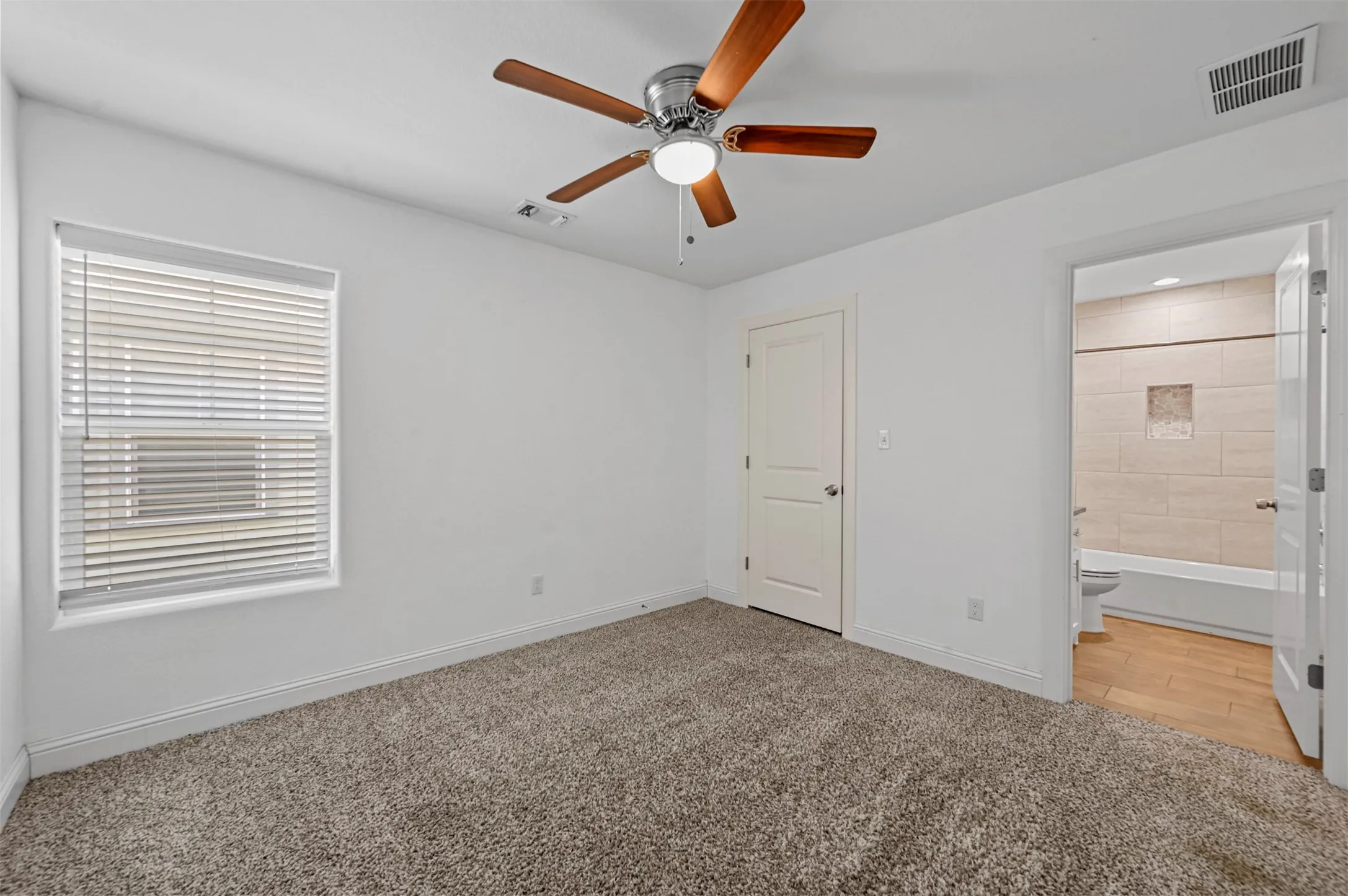 Duplex For Rent in Grayson County , 607 E Carter Street 607, Sherman, Texas 75090, 3 Bedroom, 2 Bathroom, 1 Garage spaces, 1,230 Sqft, built in 2019, mls#21397720, Real Estate Agent in Sherman, Homes For Rent in Grayson county, Homes For Rent in Sherman, Realtor in Sherman Texas, Real Estate Brokerage Independent Realty Texas, Luminita Cordes Realtor