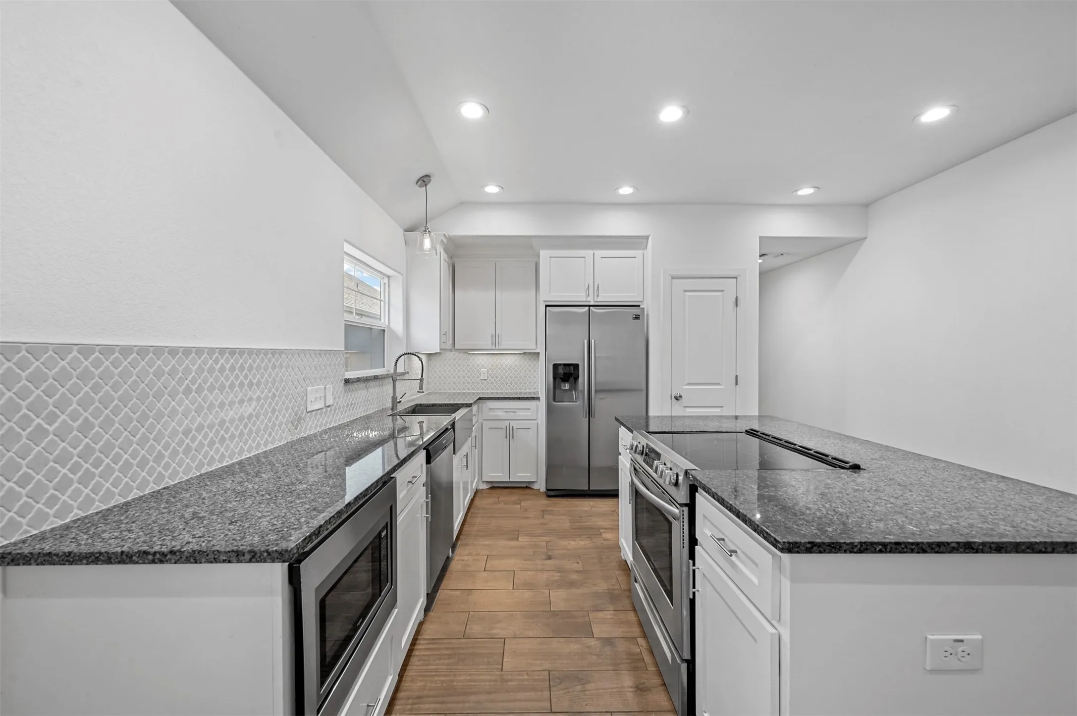 Duplex For Rent in Grayson County , 607 E Carter Street 607, Sherman, Texas 75090, 3 Bedroom, 2 Bathroom, 1 Garage spaces, 1,230 Sqft, built in 2019, mls#21397720, Real Estate Agent in Sherman, Homes For Rent in Grayson county, Homes For Rent in Sherman, Realtor in Sherman Texas, Real Estate Brokerage Independent Realty Texas, Luminita Cordes Realtor