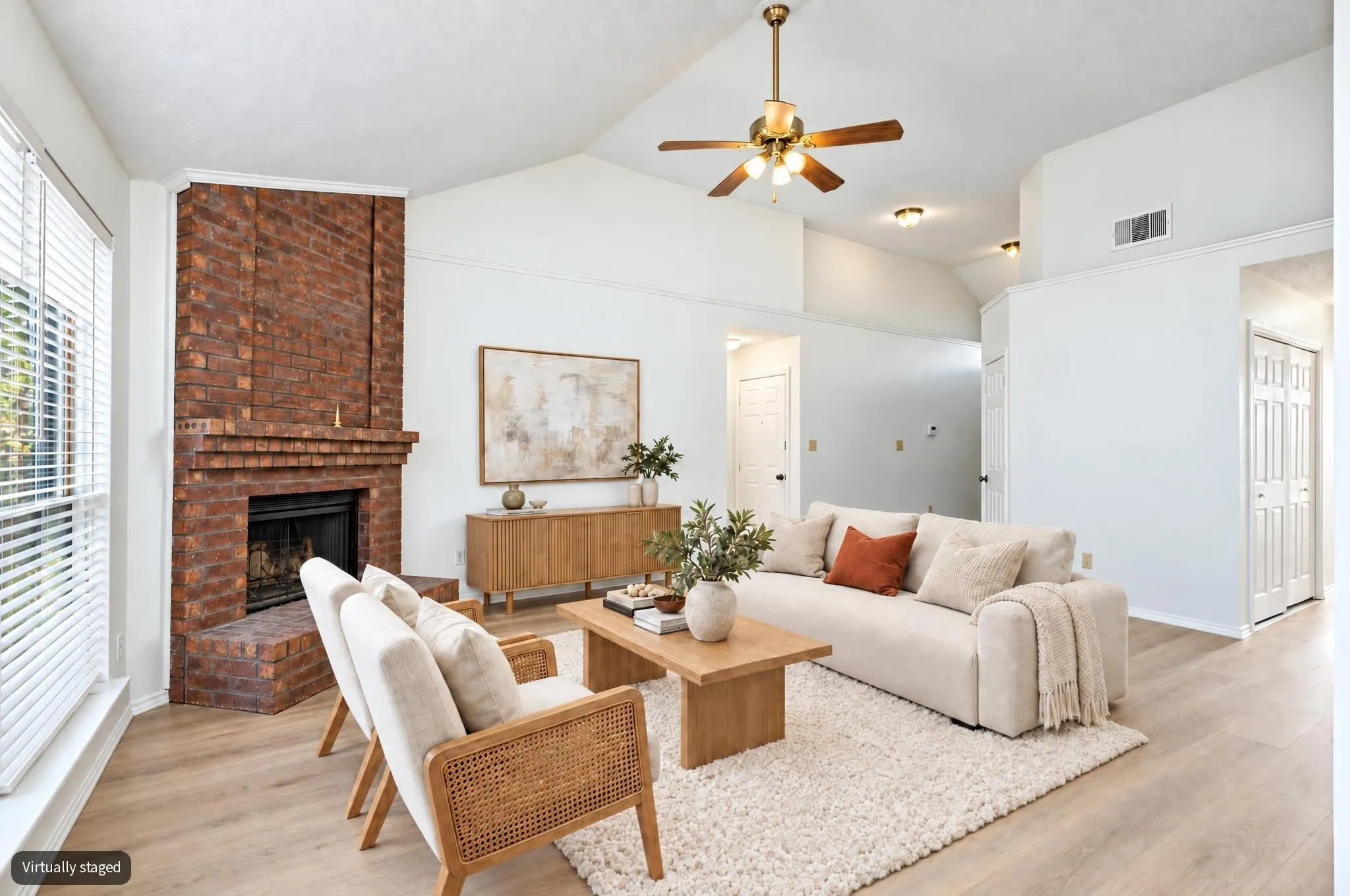 Single Family Residence For Sale in Tarrant County , 1219 Brooklawn Drive, Arlington, Texas 76018, 3 Bedroom, 2 Bathroom, 2 Garage spaces, 1,380 Sqft, built in 1987, mls#21397333, Real Estate Agent in Arlington, Homes For Sale in Tarrant county, Homes For Sale in Arlington, Realtor in Arlington Texas, Real Estate Brokerage Independent Realty Texas, Luminita Cordes Realtor