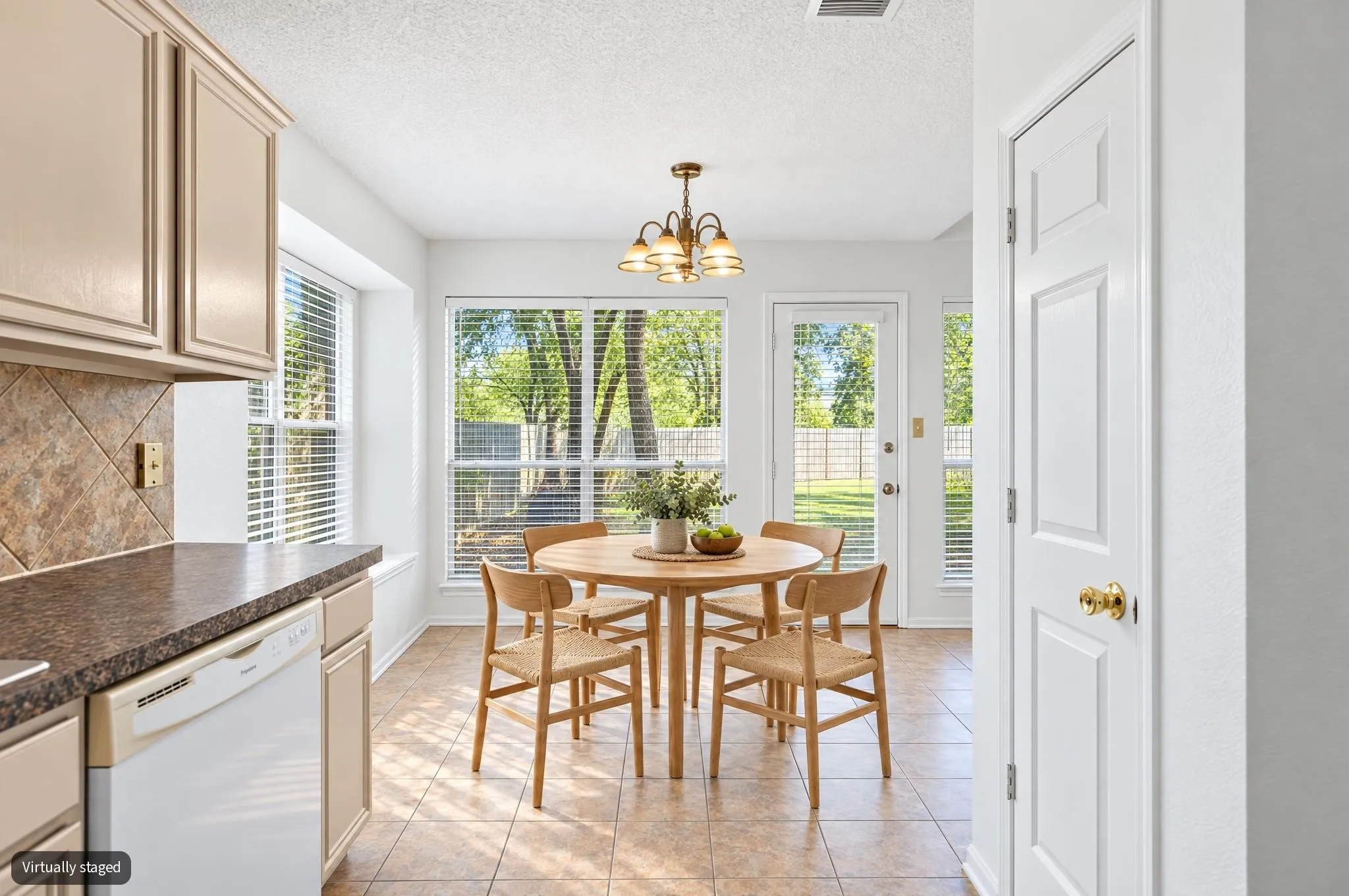 Single Family Residence For Sale in Tarrant County , 1219 Brooklawn Drive, Arlington, Texas 76018, 3 Bedroom, 2 Bathroom, 2 Garage spaces, 1,380 Sqft, built in 1987, mls#21397333, Real Estate Agent in Arlington, Homes For Sale in Tarrant county, Homes For Sale in Arlington, Realtor in Arlington Texas, Real Estate Brokerage Independent Realty Texas, Luminita Cordes Realtor