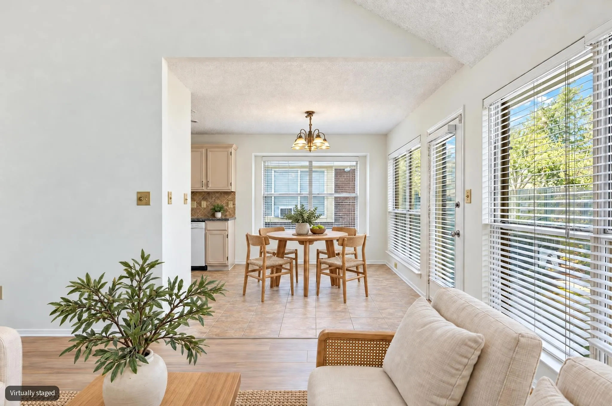 Single Family Residence For Sale in Tarrant County , 1219 Brooklawn Drive, Arlington, Texas 76018, 3 Bedroom, 2 Bathroom, 2 Garage spaces, 1,380 Sqft, built in 1987, mls#21397333, Real Estate Agent in Arlington, Homes For Sale in Tarrant county, Homes For Sale in Arlington, Realtor in Arlington Texas, Real Estate Brokerage Independent Realty Texas, Luminita Cordes Realtor