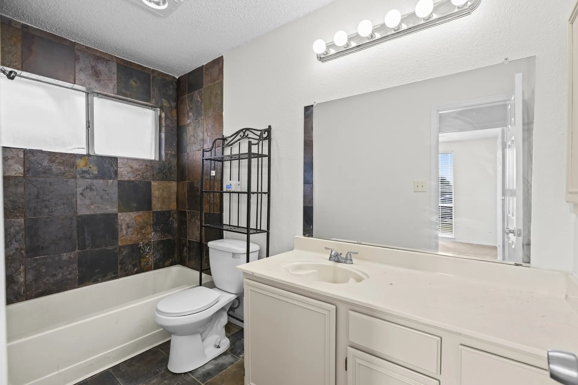 Single Family Residence For Sale in Tarrant County , 1219 Brooklawn Drive, Arlington, Texas 76018, 3 Bedroom, 2 Bathroom, 2 Garage spaces, 1,380 Sqft, built in 1987, mls#21397333, Real Estate Agent in Arlington, Homes For Sale in Tarrant county, Homes For Sale in Arlington, Realtor in Arlington Texas, Real Estate Brokerage Independent Realty Texas, Luminita Cordes Realtor