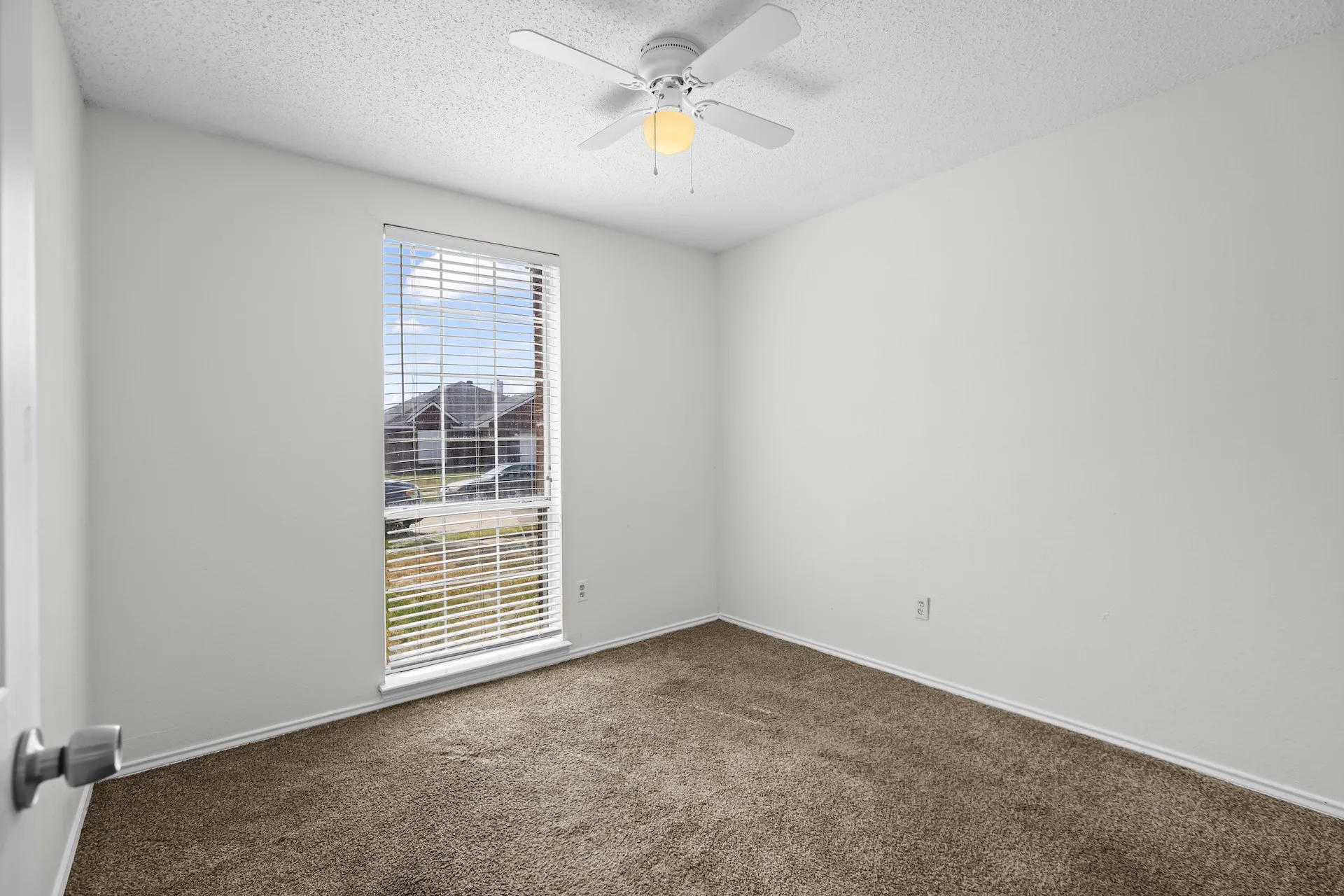 Single Family Residence For Sale in Tarrant County , 1219 Brooklawn Drive, Arlington, Texas 76018, 3 Bedroom, 2 Bathroom, 2 Garage spaces, 1,380 Sqft, built in 1987, mls#21397333, Real Estate Agent in Arlington, Homes For Sale in Tarrant county, Homes For Sale in Arlington, Realtor in Arlington Texas, Real Estate Brokerage Independent Realty Texas, Luminita Cordes Realtor