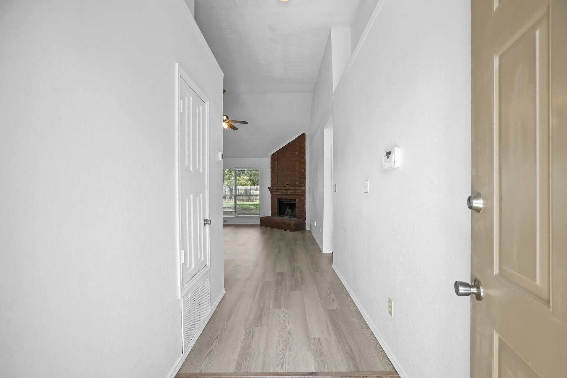 Single Family Residence For Sale in Tarrant County , 1219 Brooklawn Drive, Arlington, Texas 76018, 3 Bedroom, 2 Bathroom, 2 Garage spaces, 1,380 Sqft, built in 1987, mls#21397333, Real Estate Agent in Arlington, Homes For Sale in Tarrant county, Homes For Sale in Arlington, Realtor in Arlington Texas, Real Estate Brokerage Independent Realty Texas, Luminita Cordes Realtor