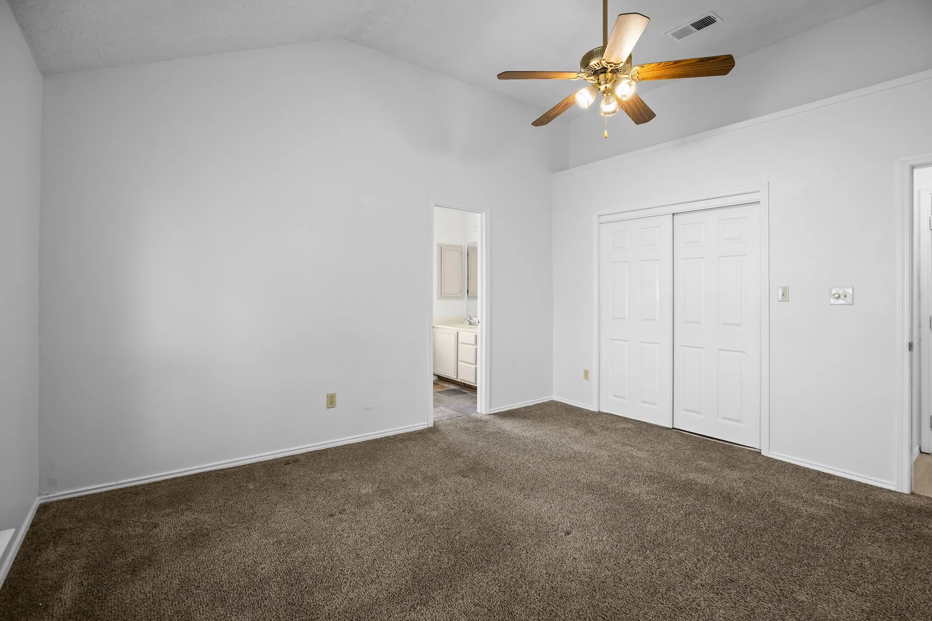 Single Family Residence For Sale in Tarrant County , 1219 Brooklawn Drive, Arlington, Texas 76018, 3 Bedroom, 2 Bathroom, 2 Garage spaces, 1,380 Sqft, built in 1987, mls#21397333, Real Estate Agent in Arlington, Homes For Sale in Tarrant county, Homes For Sale in Arlington, Realtor in Arlington Texas, Real Estate Brokerage Independent Realty Texas, Luminita Cordes Realtor