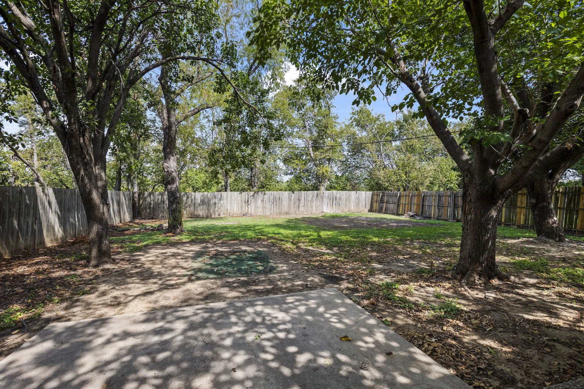 Single Family Residence For Sale in Tarrant County , 1219 Brooklawn Drive, Arlington, Texas 76018, 3 Bedroom, 2 Bathroom, 2 Garage spaces, 1,380 Sqft, built in 1987, mls#21397333, Real Estate Agent in Arlington, Homes For Sale in Tarrant county, Homes For Sale in Arlington, Realtor in Arlington Texas, Real Estate Brokerage Independent Realty Texas, Luminita Cordes Realtor