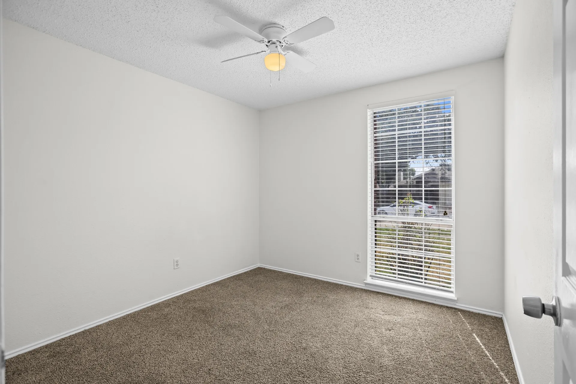 Single Family Residence For Sale in Tarrant County , 1219 Brooklawn Drive, Arlington, Texas 76018, 3 Bedroom, 2 Bathroom, 2 Garage spaces, 1,380 Sqft, built in 1987, mls#21397333, Real Estate Agent in Arlington, Homes For Sale in Tarrant county, Homes For Sale in Arlington, Realtor in Arlington Texas, Real Estate Brokerage Independent Realty Texas, Luminita Cordes Realtor