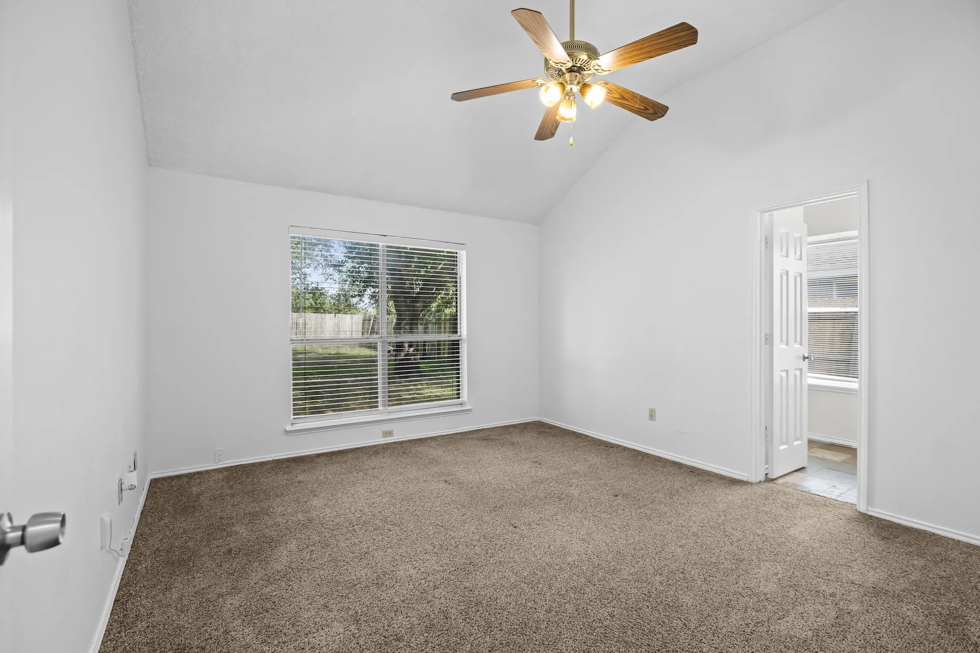 Single Family Residence For Sale in Tarrant County , 1219 Brooklawn Drive, Arlington, Texas 76018, 3 Bedroom, 2 Bathroom, 2 Garage spaces, 1,380 Sqft, built in 1987, mls#21397333, Real Estate Agent in Arlington, Homes For Sale in Tarrant county, Homes For Sale in Arlington, Realtor in Arlington Texas, Real Estate Brokerage Independent Realty Texas, Luminita Cordes Realtor