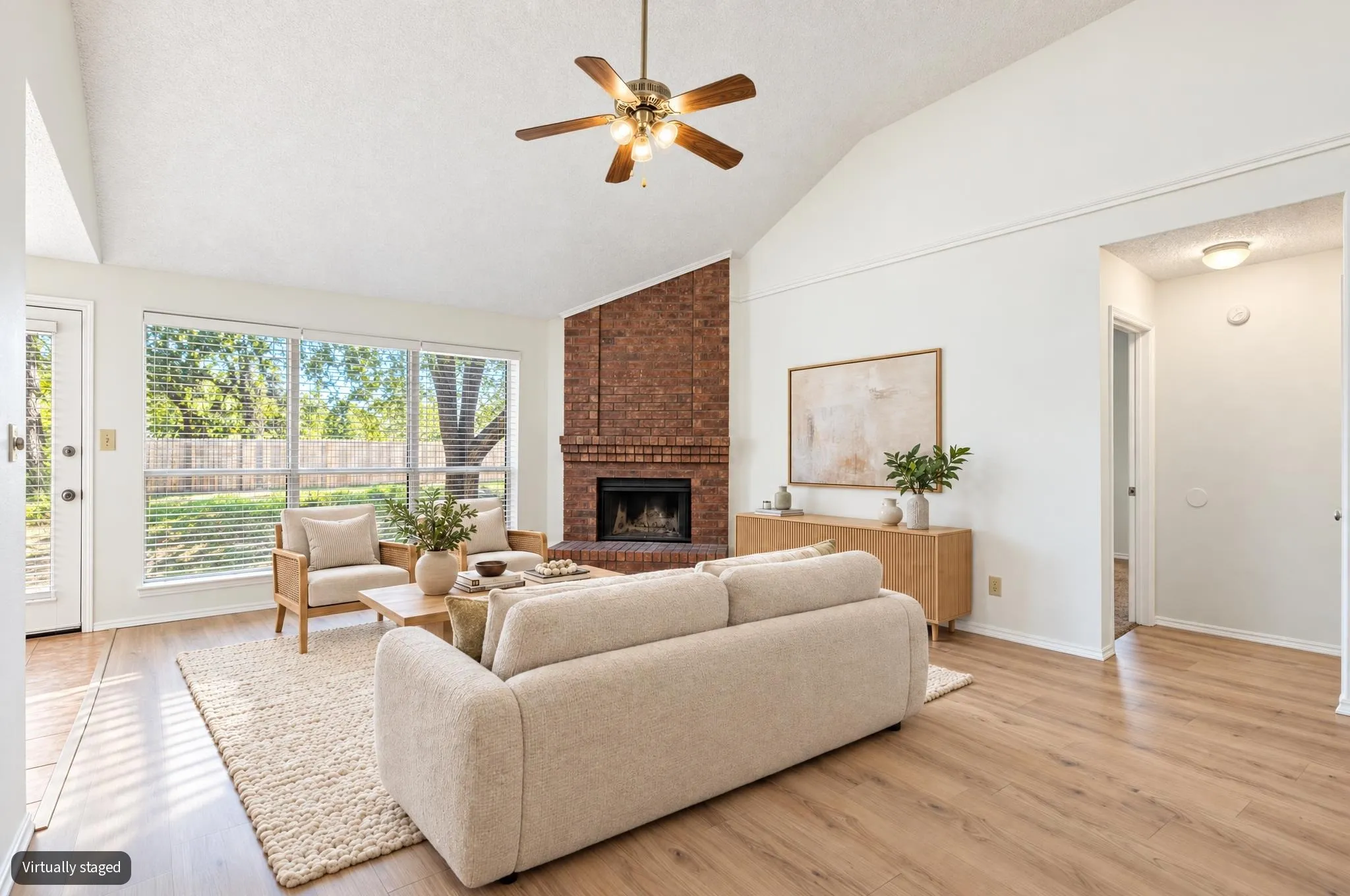 Single Family Residence For Sale in Tarrant County , 1219 Brooklawn Drive, Arlington, Texas 76018, 3 Bedroom, 2 Bathroom, 2 Garage spaces, 1,380 Sqft, built in 1987, mls#21397333, Real Estate Agent in Arlington, Homes For Sale in Tarrant county, Homes For Sale in Arlington, Realtor in Arlington Texas, Real Estate Brokerage Independent Realty Texas, Luminita Cordes Realtor