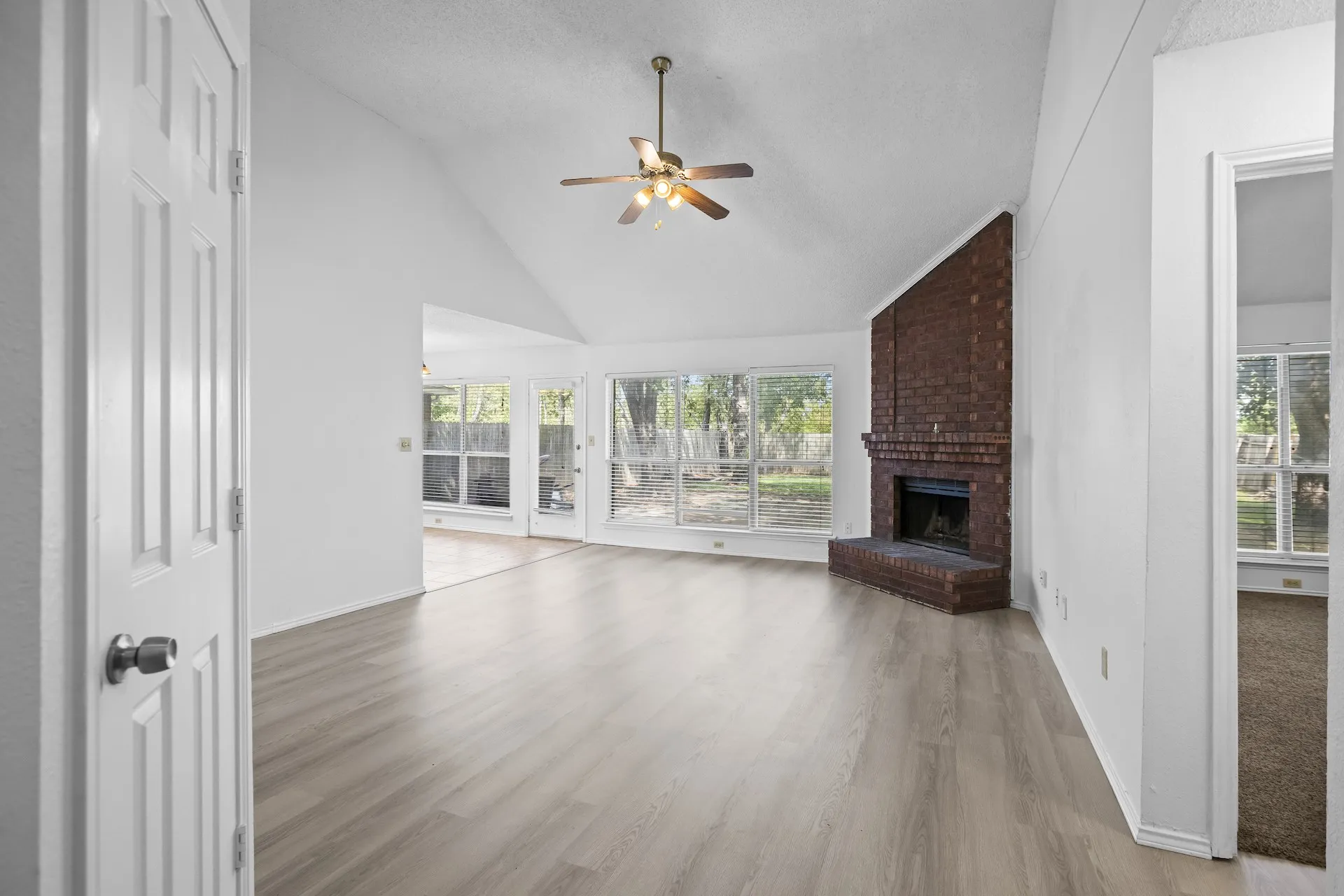 Single Family Residence For Sale in Tarrant County , 1219 Brooklawn Drive, Arlington, Texas 76018, 3 Bedroom, 2 Bathroom, 2 Garage spaces, 1,380 Sqft, built in 1987, mls#21397333, Real Estate Agent in Arlington, Homes For Sale in Tarrant county, Homes For Sale in Arlington, Realtor in Arlington Texas, Real Estate Brokerage Independent Realty Texas, Luminita Cordes Realtor