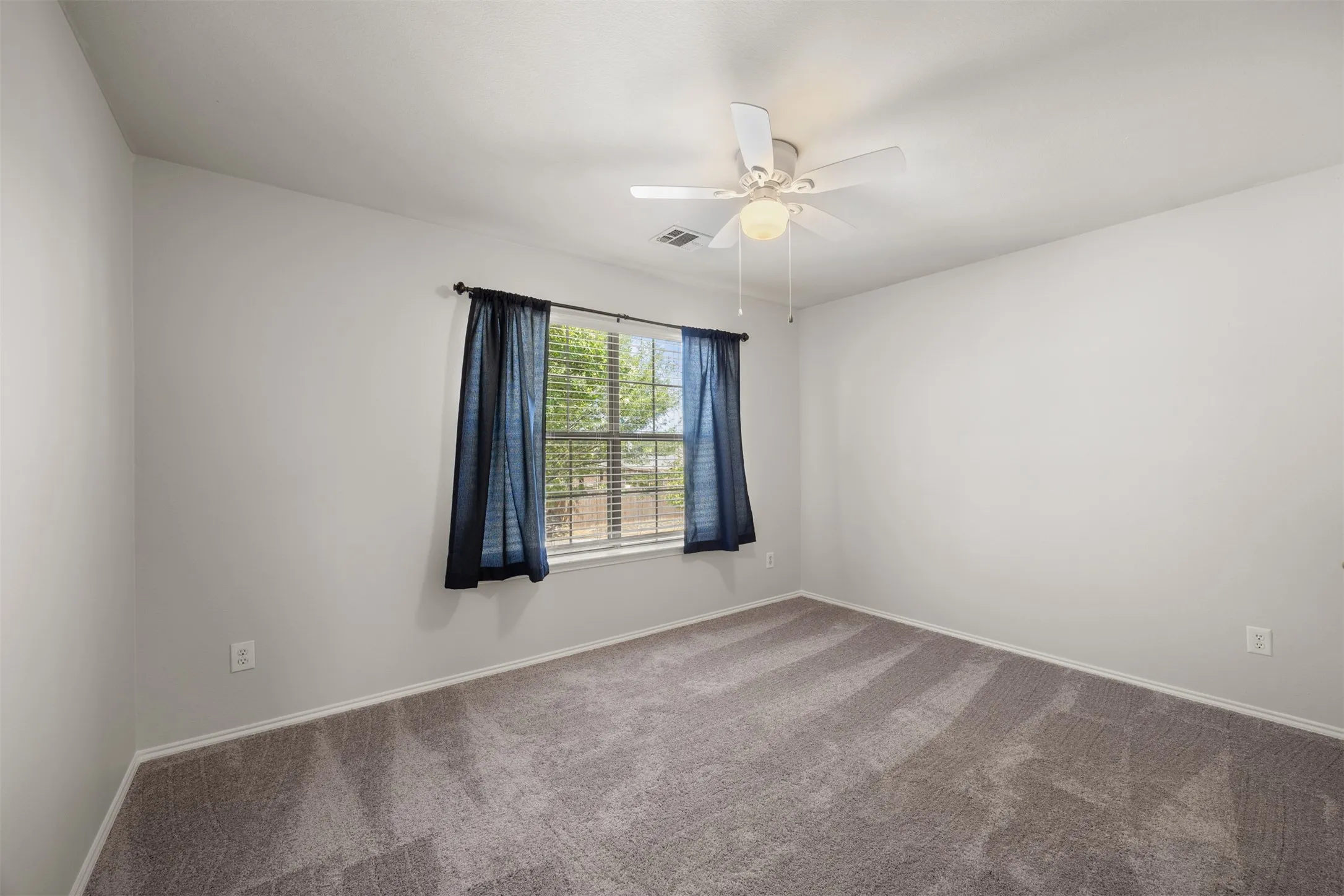 Single Family Residence For Rent in Collin County , 1100 Chesterfield Drive, Mc Kinney, Texas 75071, 3 Bedroom, 3 Bathroom, 2 Garage spaces, 2,176 Sqft, built in 2003, mls#21395516, Real Estate Agent in Mc Kinney, Homes For Rent in Collin county, Homes For Rent in Mc Kinney, Realtor in Mc Kinney Texas, Real Estate Brokerage Independent Realty Texas, Luminita Cordes Realtor