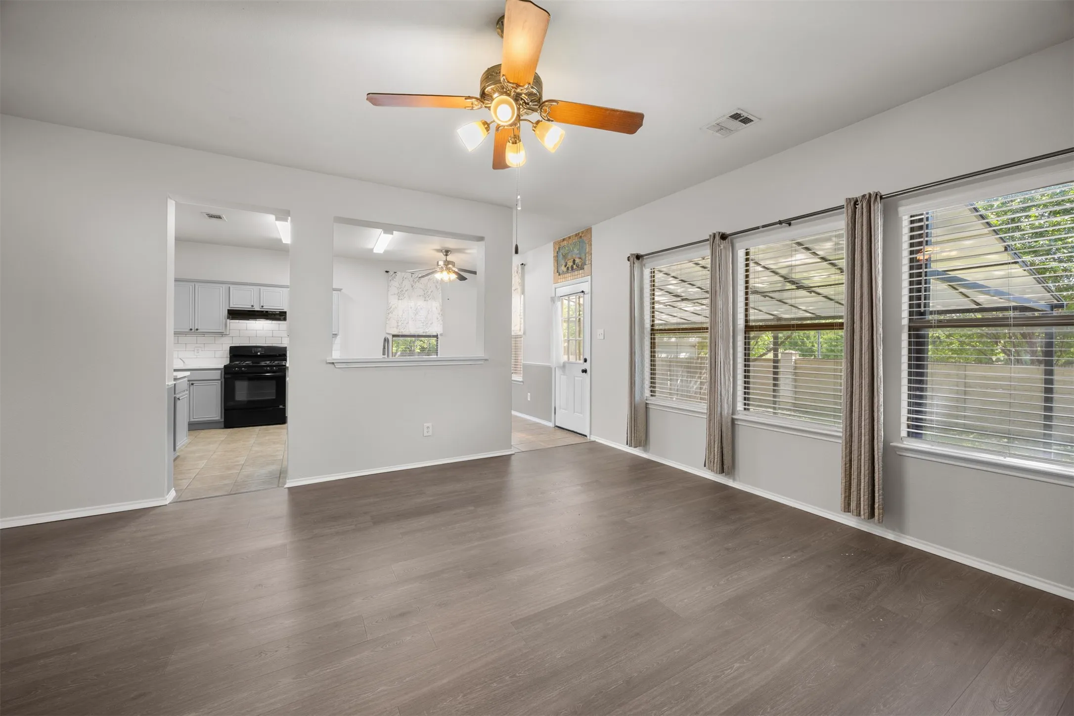 Single Family Residence For Rent in Collin County , 1100 Chesterfield Drive, Mc Kinney, Texas 75071, 3 Bedroom, 3 Bathroom, 2 Garage spaces, 2,176 Sqft, built in 2003, mls#21395516, Real Estate Agent in Mc Kinney, Homes For Rent in Collin county, Homes For Rent in Mc Kinney, Realtor in Mc Kinney Texas, Real Estate Brokerage Independent Realty Texas, Luminita Cordes Realtor