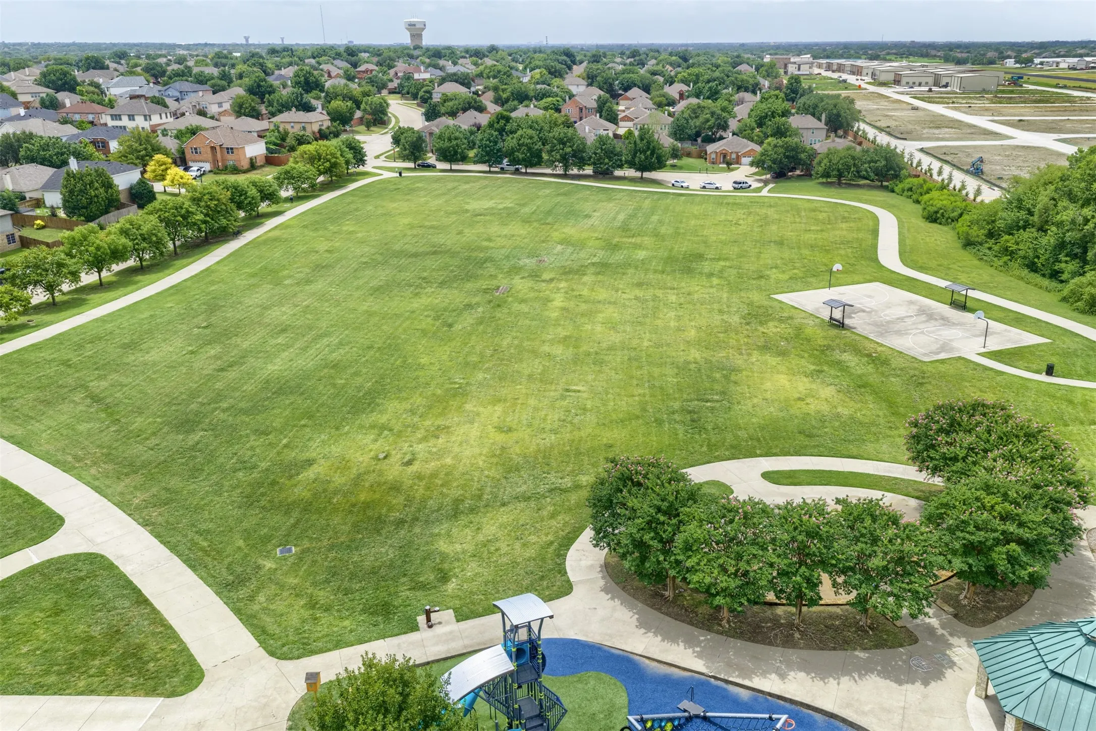 Single Family Residence For Rent in Collin County , 1100 Chesterfield Drive, Mc Kinney, Texas 75071, 3 Bedroom, 3 Bathroom, 2 Garage spaces, 2,176 Sqft, built in 2003, mls#21395516, Real Estate Agent in Mc Kinney, Homes For Rent in Collin county, Homes For Rent in Mc Kinney, Realtor in Mc Kinney Texas, Real Estate Brokerage Independent Realty Texas, Luminita Cordes Realtor